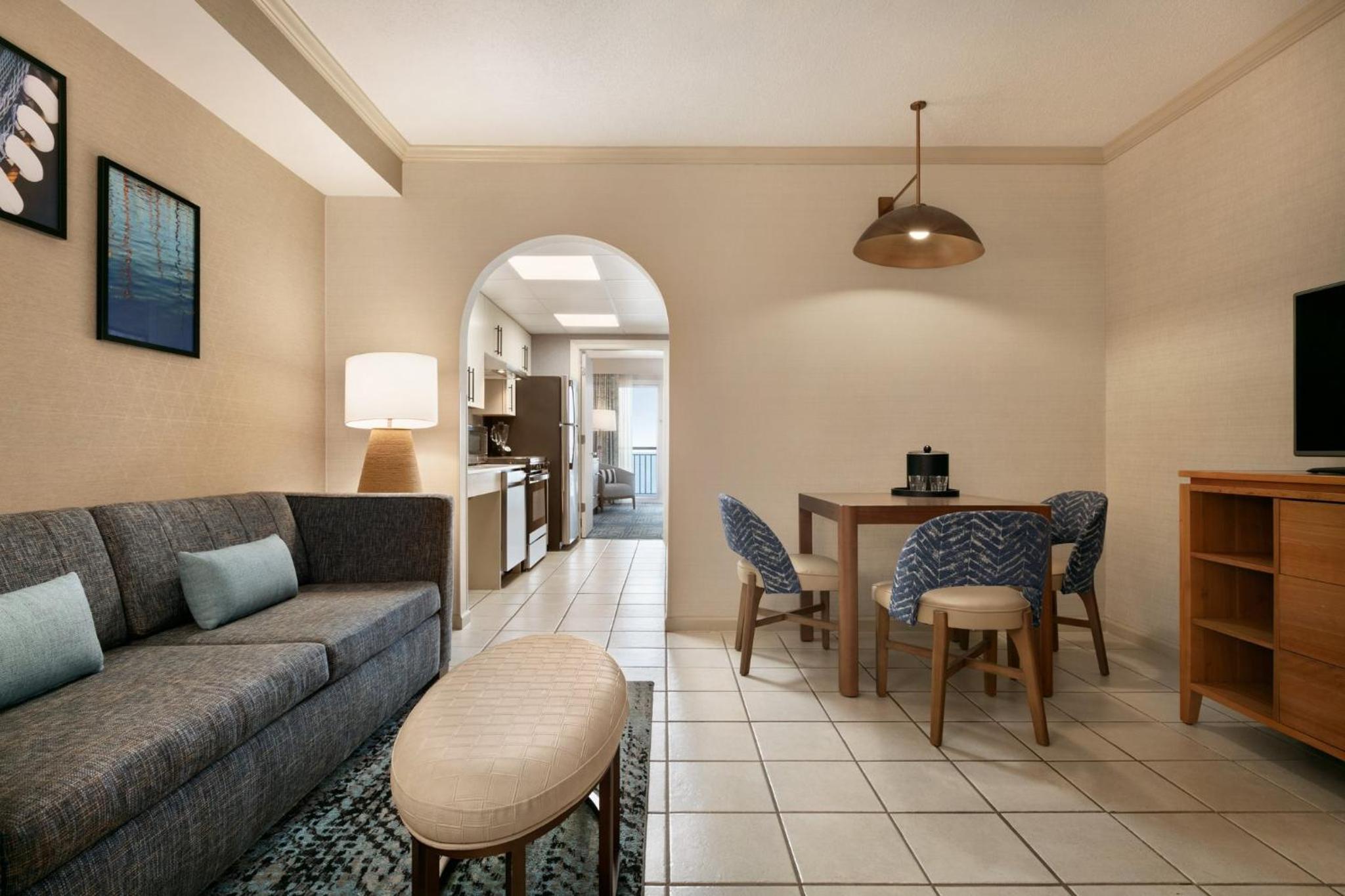 One-Bedroom Suite with Roll-In Shower - Mobility Accessible - Photo 6