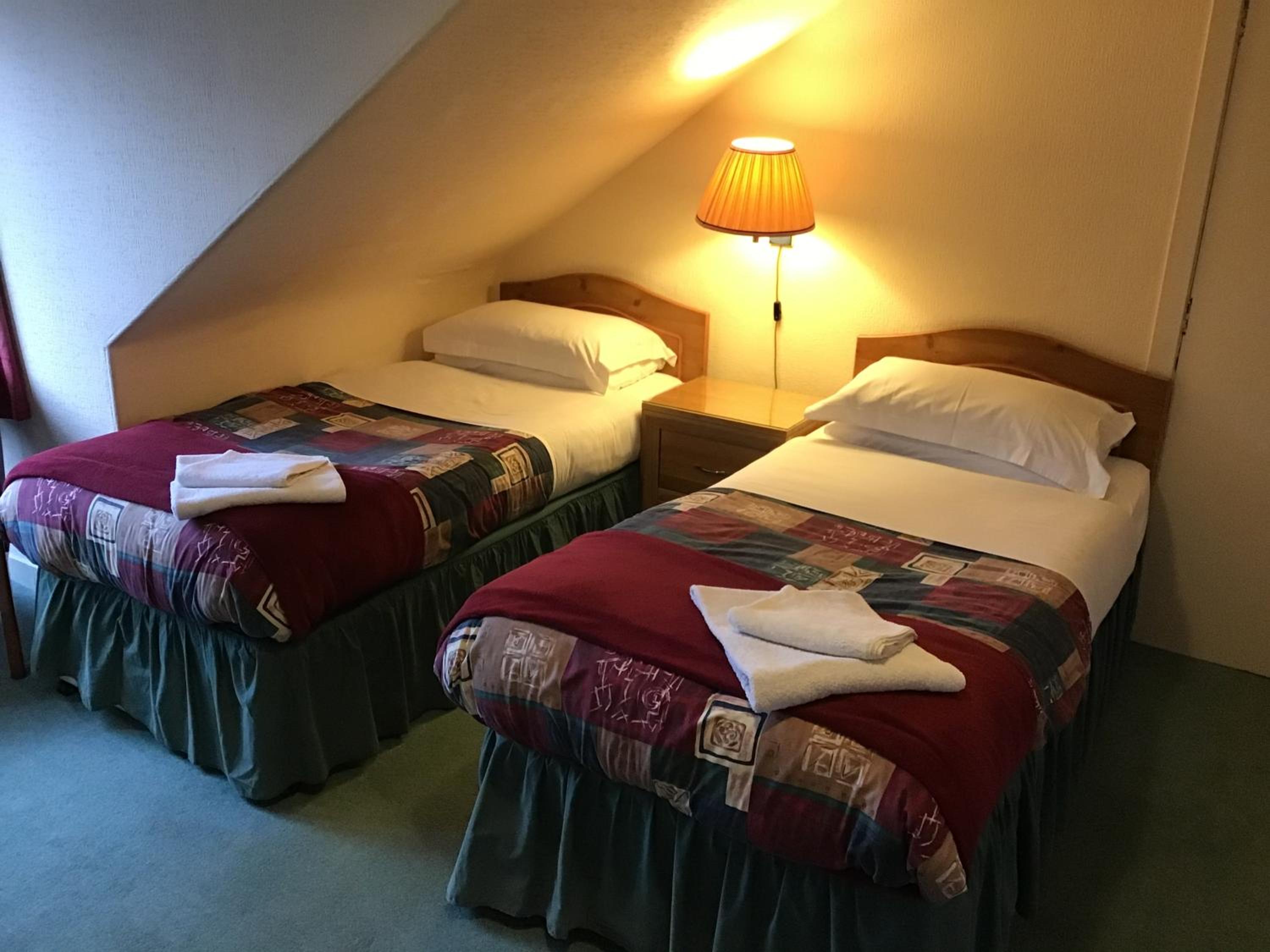 Standard Twin Room with Shared Bathroom