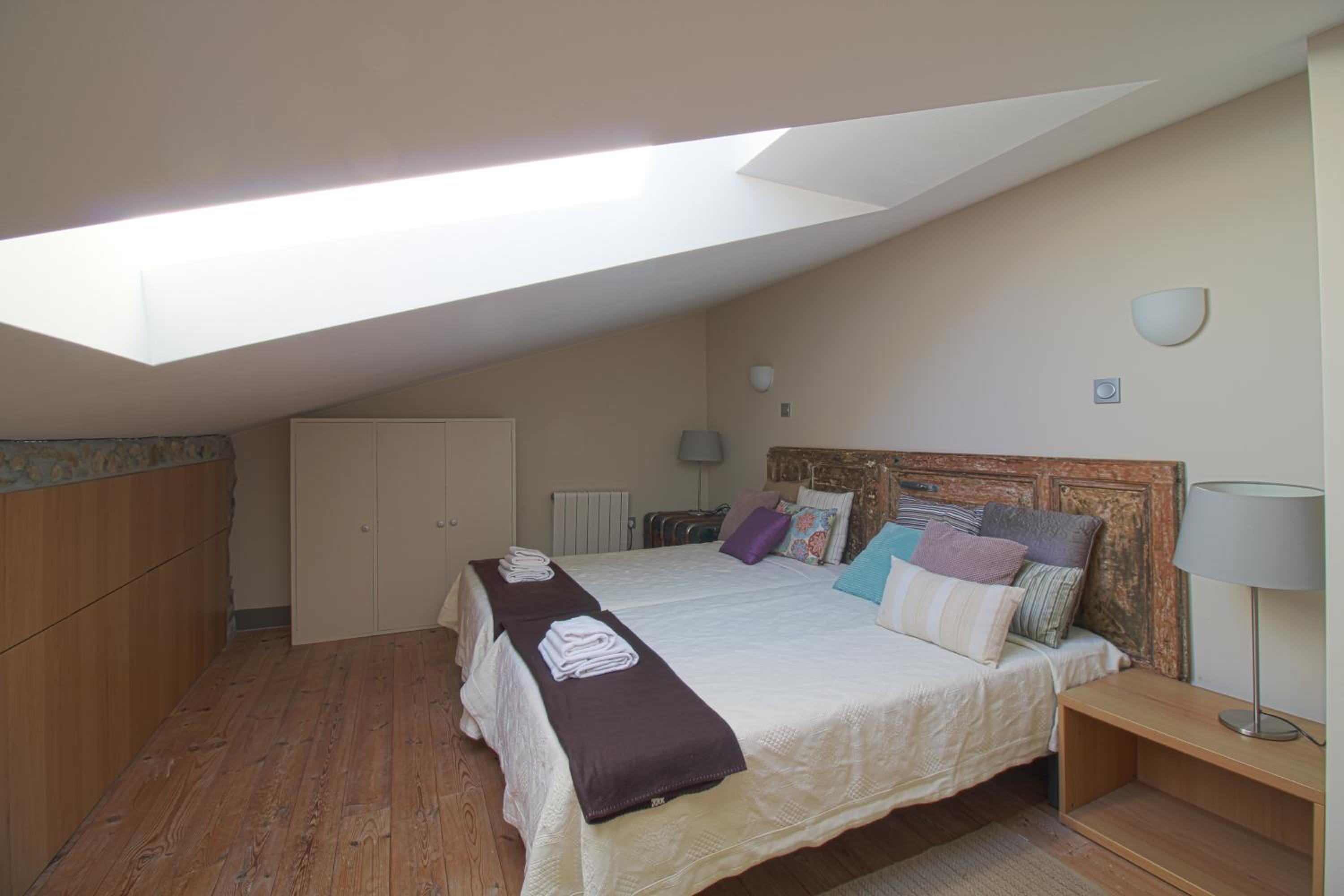 Five-Bedroom House photo 2