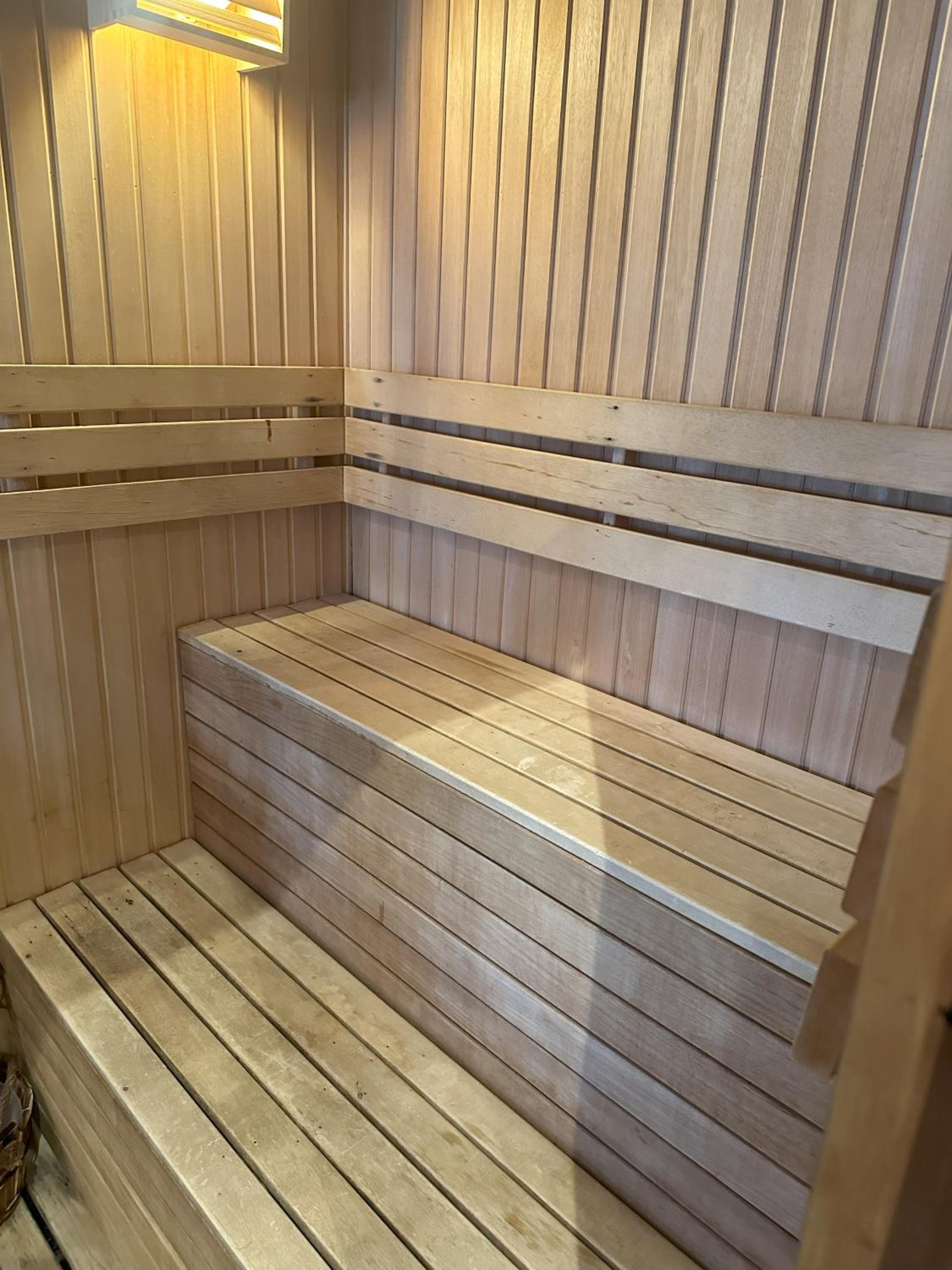 Suite - Photo 11