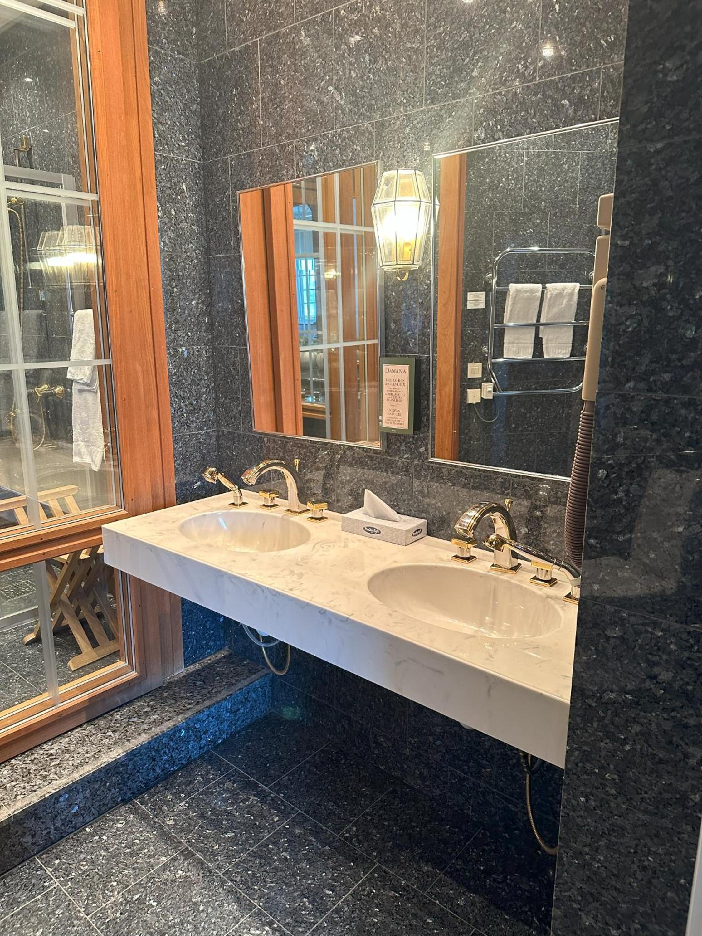 Suite - Photo 8