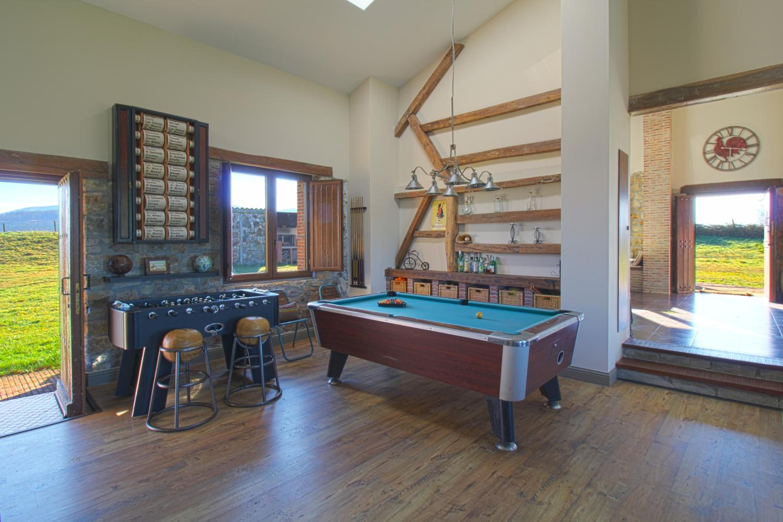 Five-Bedroom House photo 2