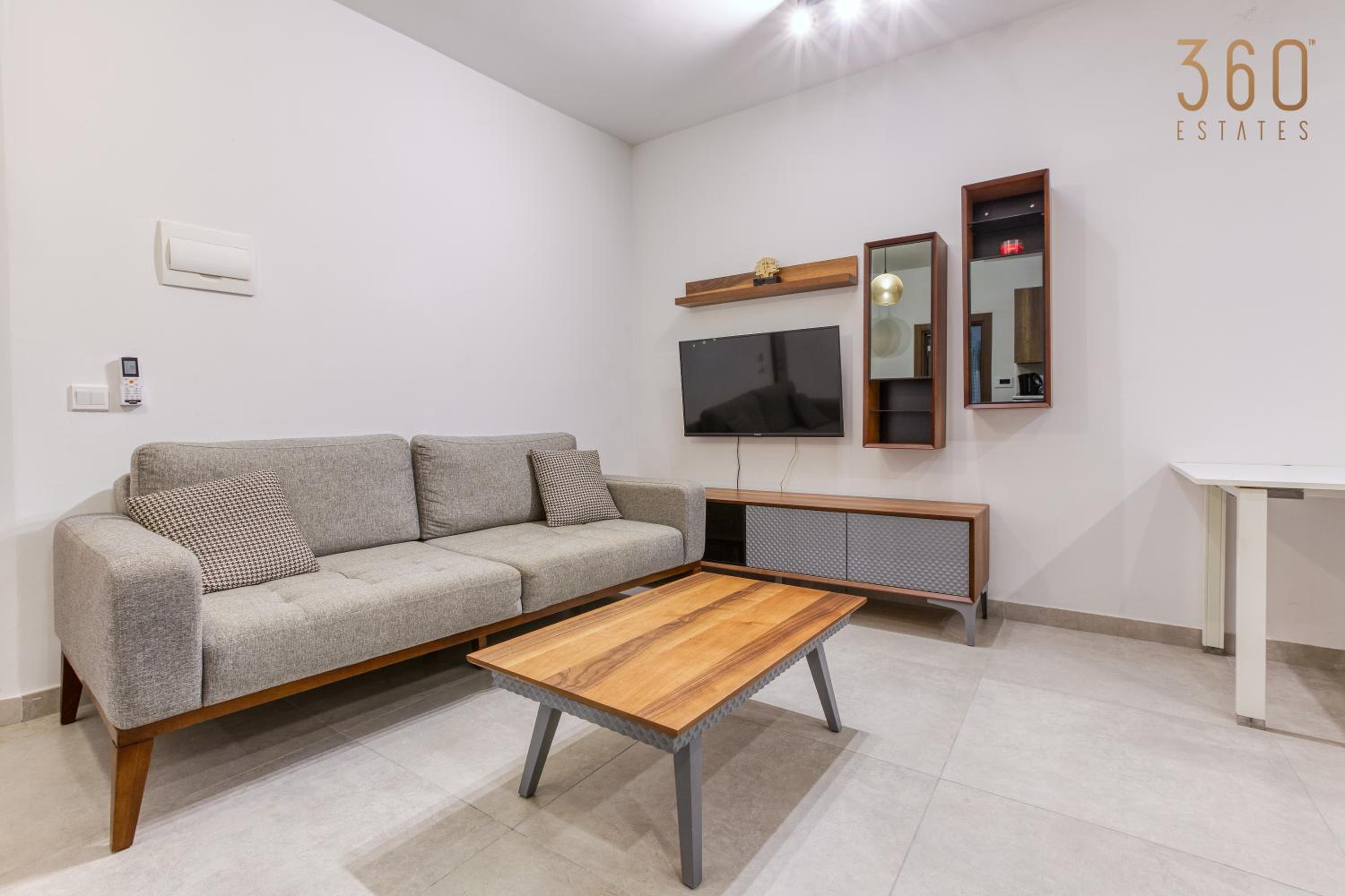 Apartment photo 2