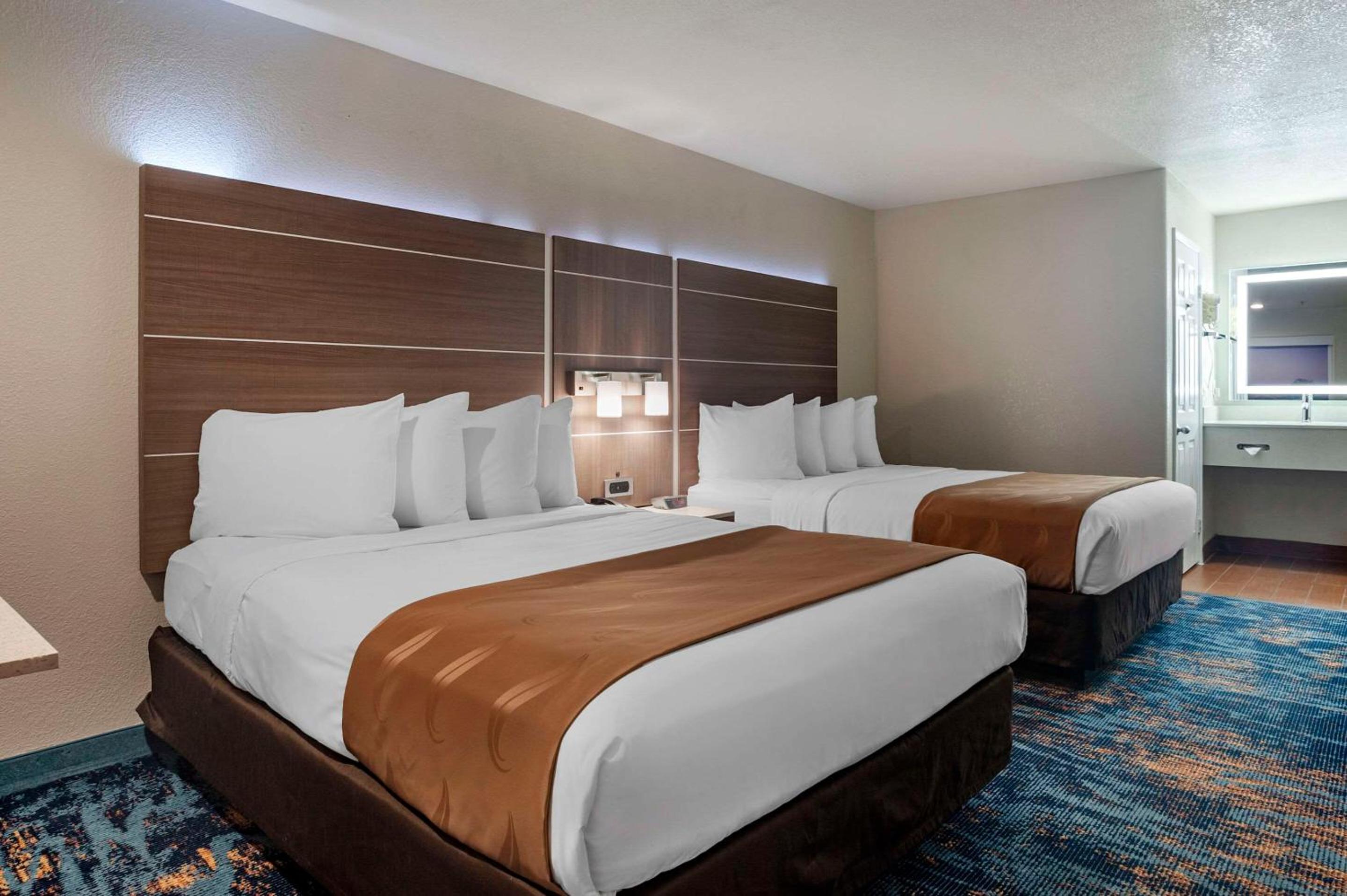 Queen Room with Two Queen Beds - Non-Smoking - Photo 1