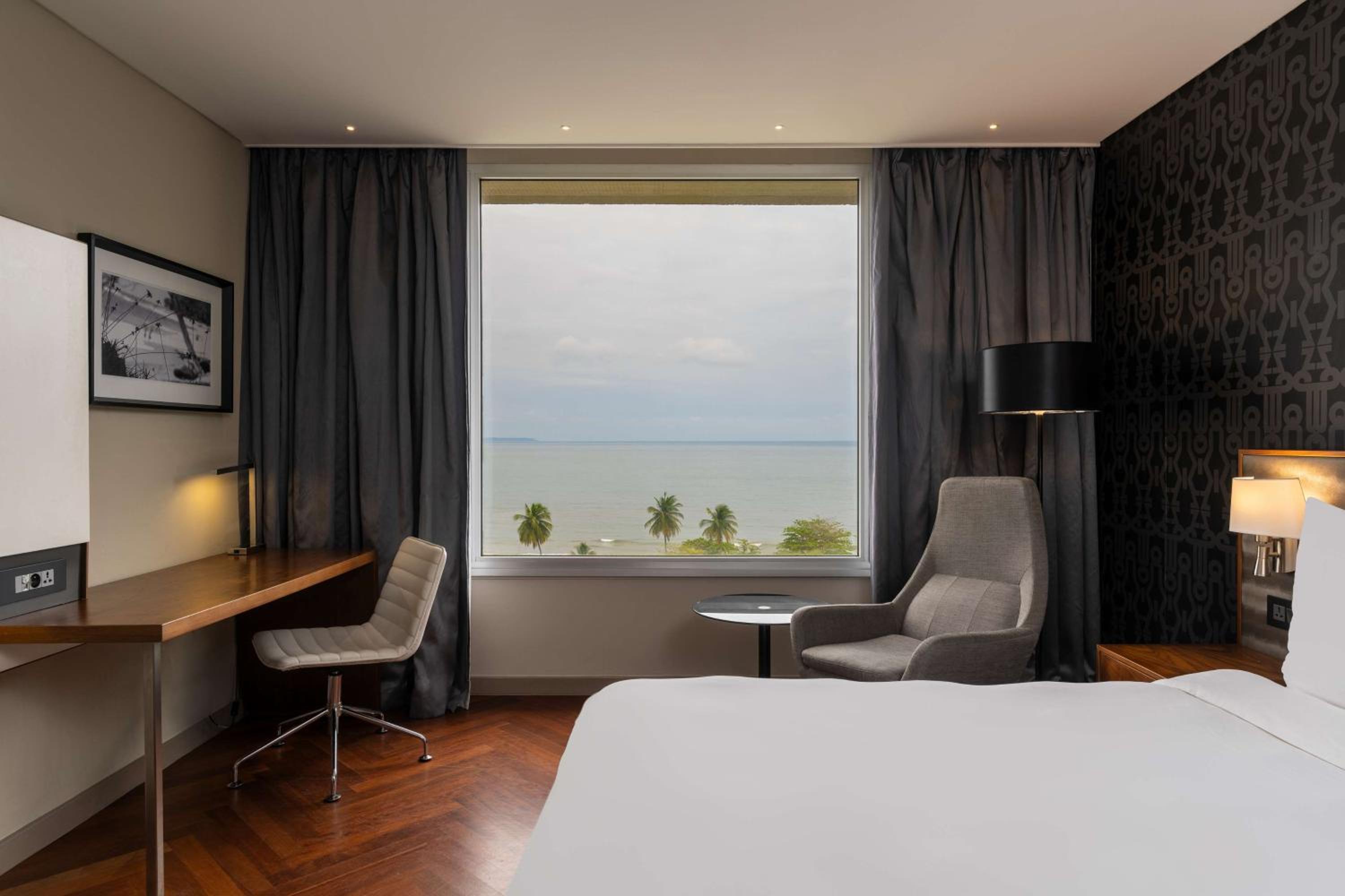 Executive Room with Lounge Access - Photo 9