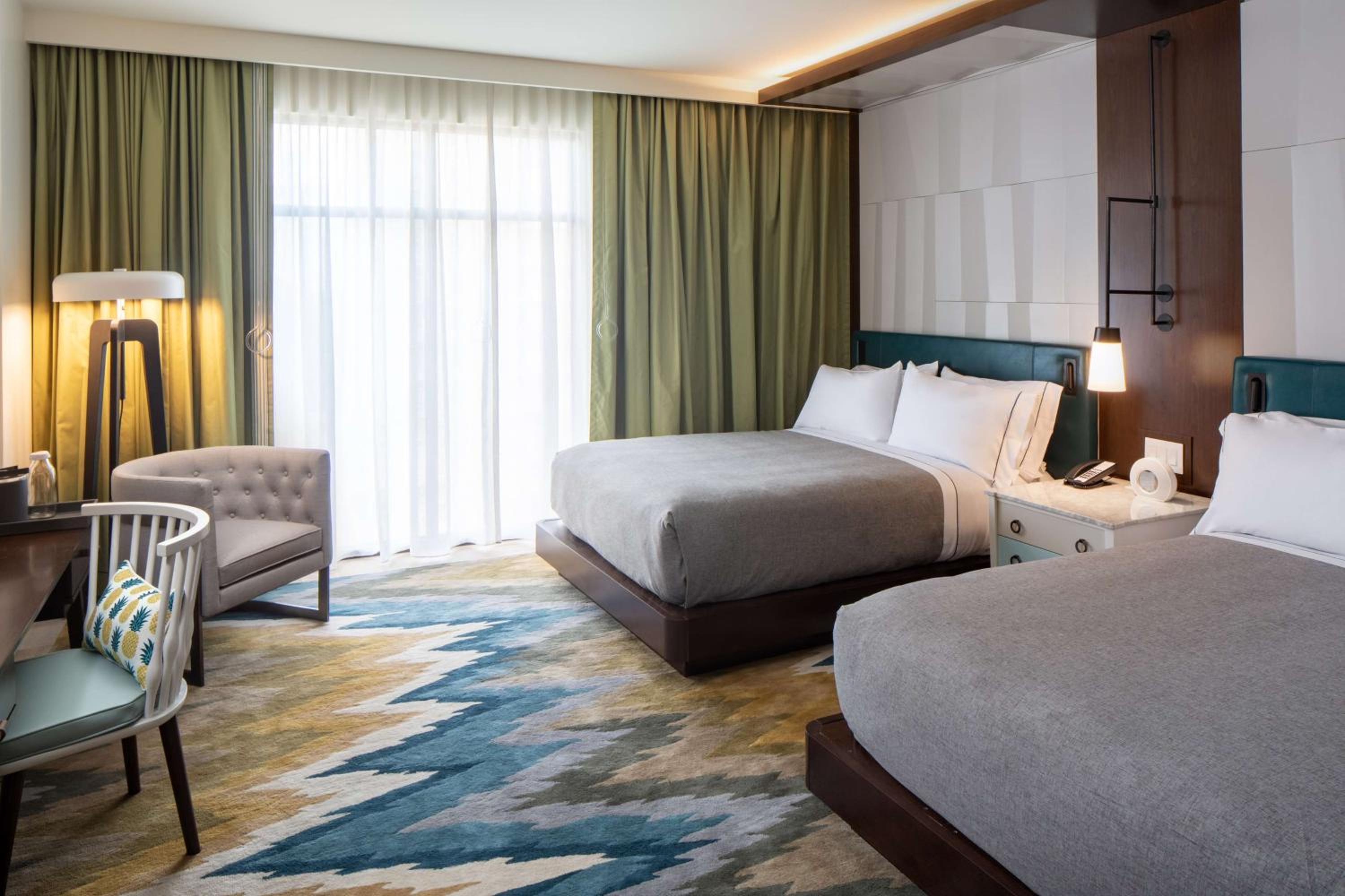 Premium Queen Room With Two Queen Beds - Hearing/Mobility Accessible - Photo 3