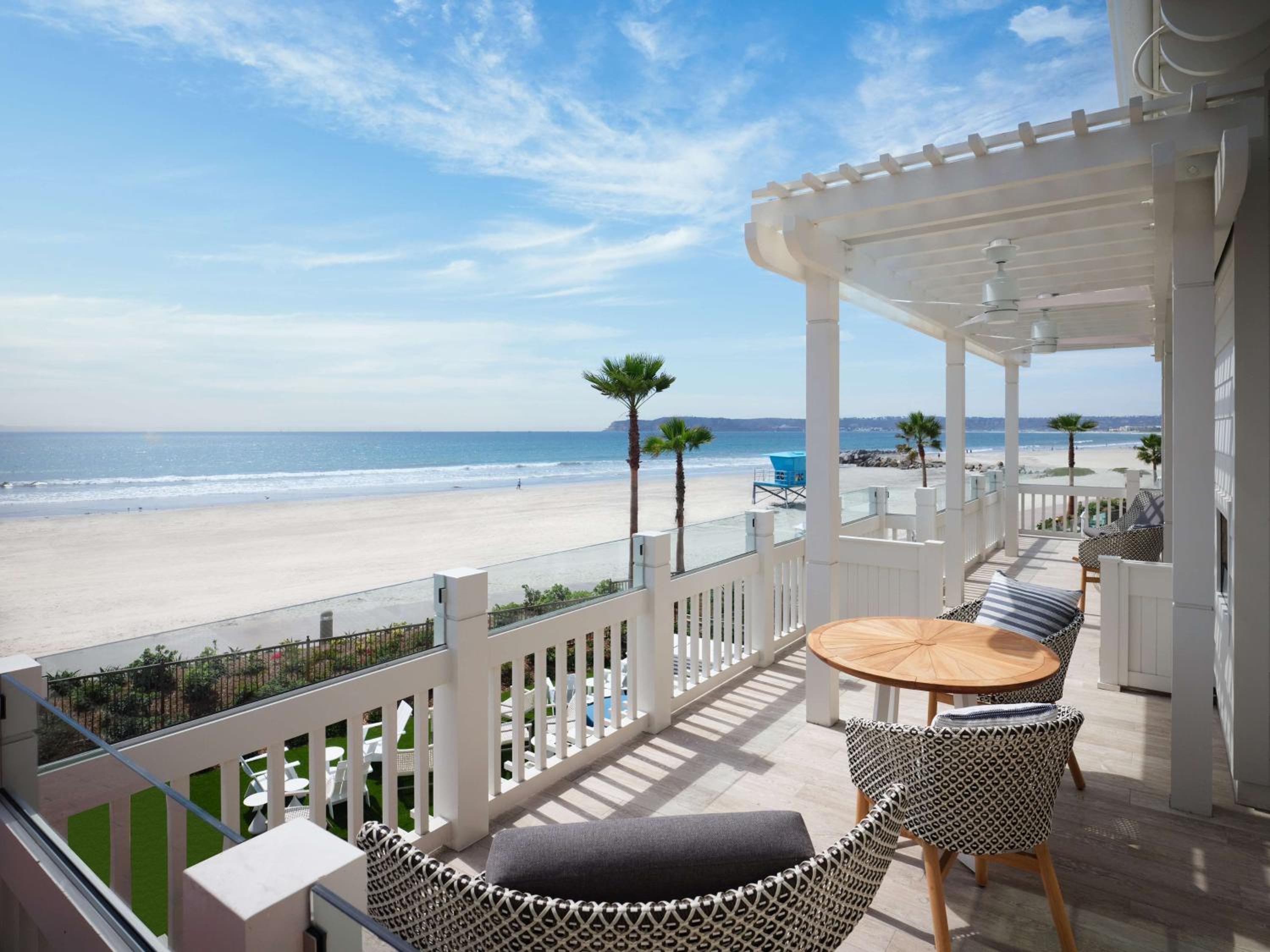 Oceanfront Guestroom with One King Bed - Photo 5