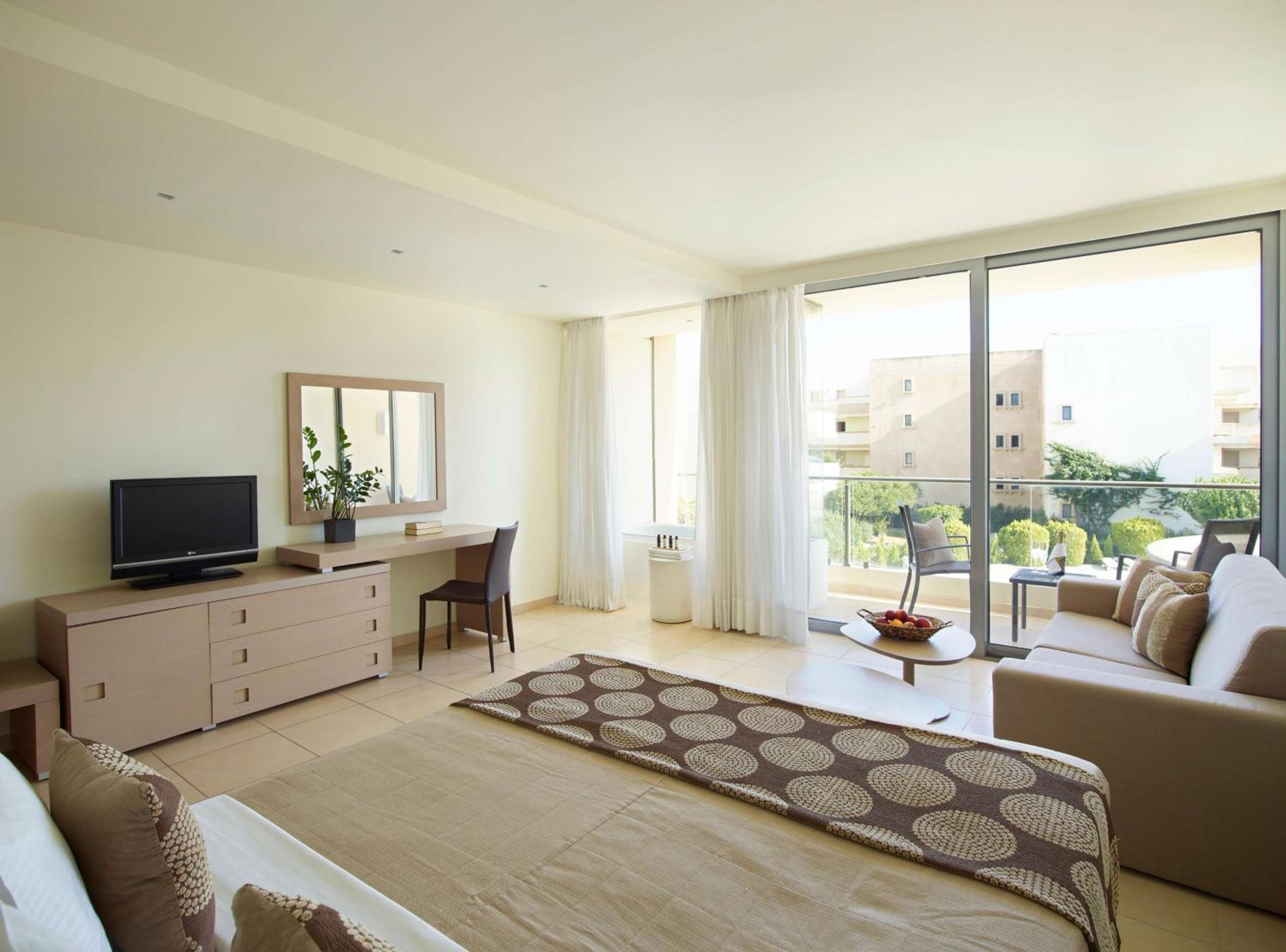 Deluxe Room with Spa Bath and Garden View