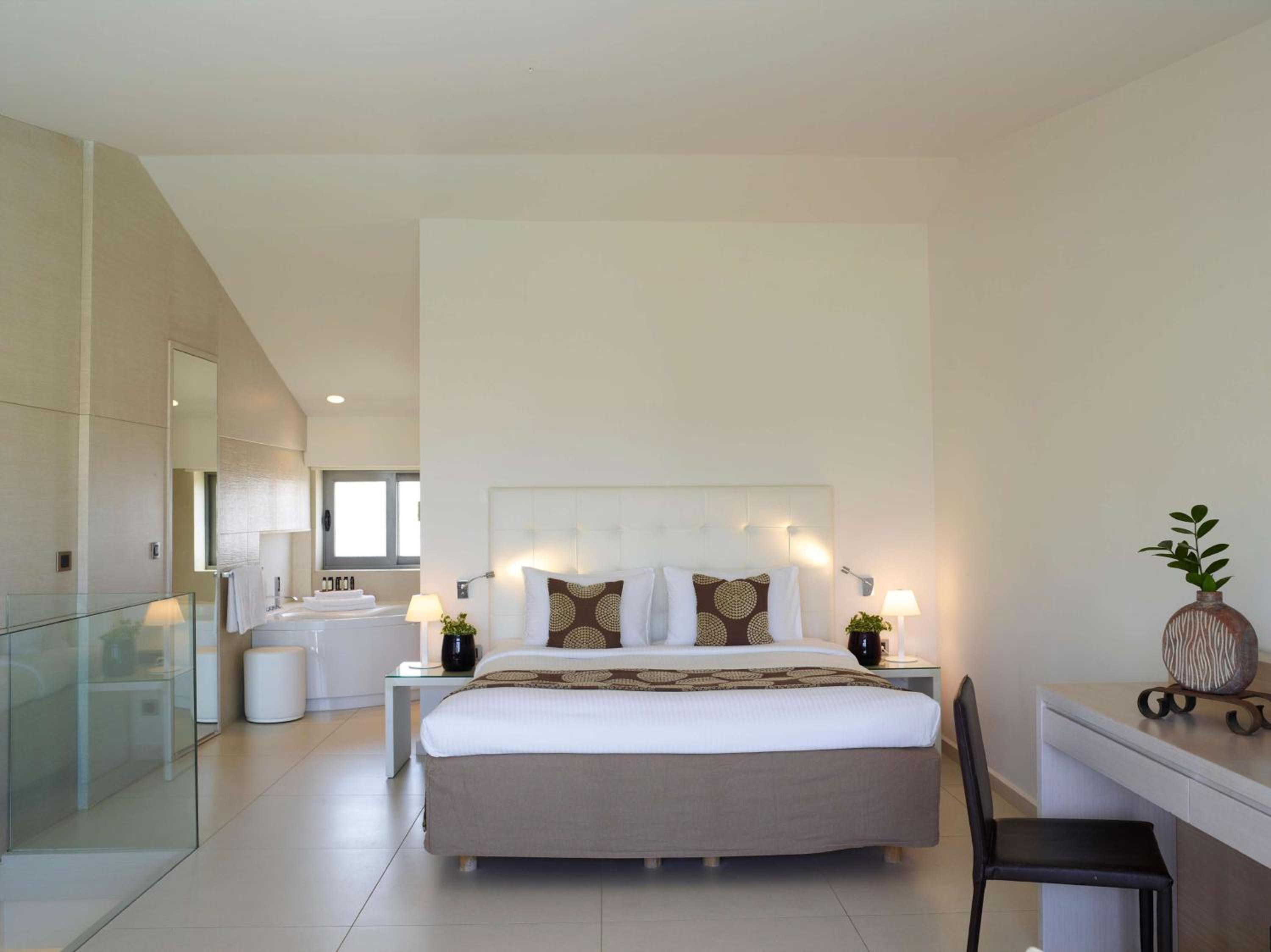 Premium Double Room with Spa Bath and Garden View