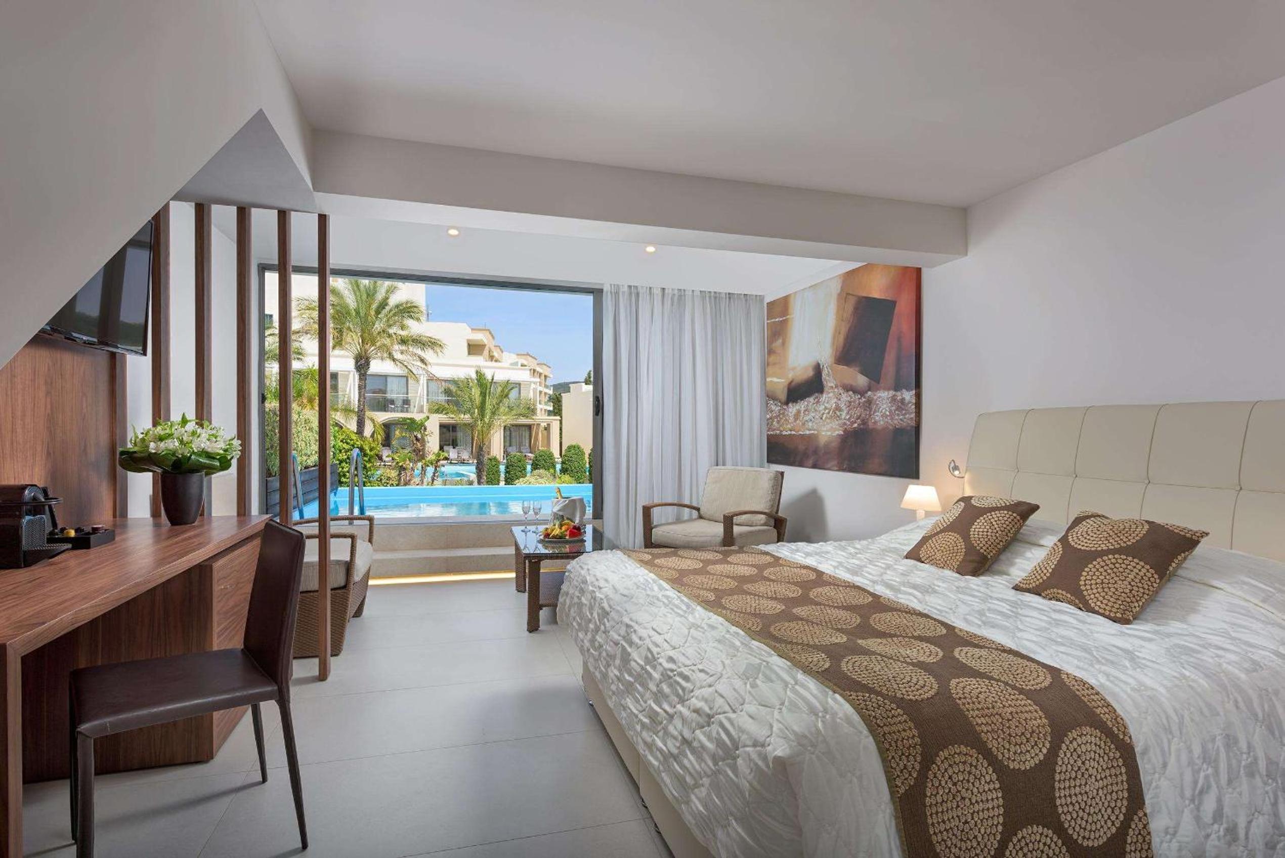 Premium Swim Up Double Room with Garden View