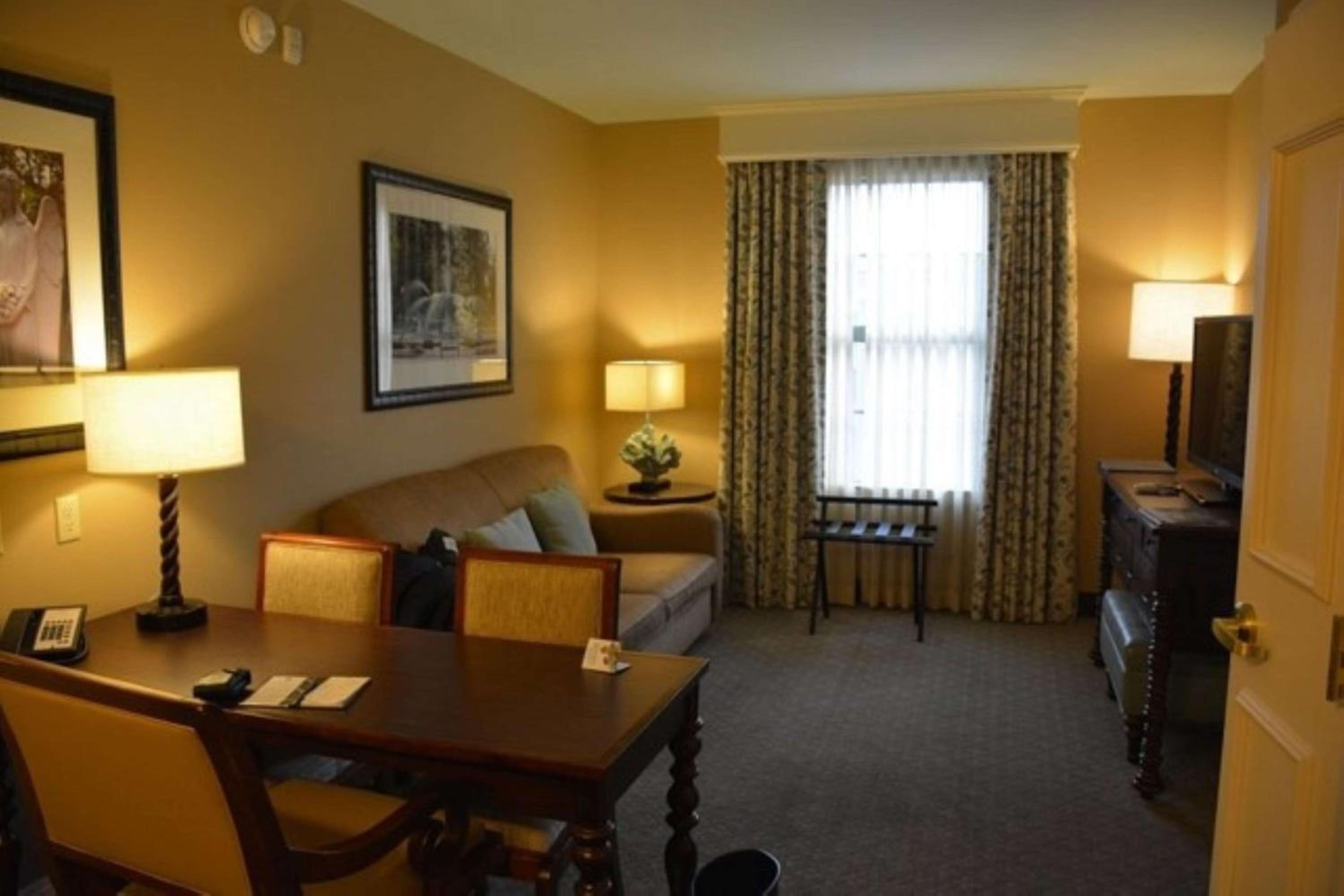 Two Room Suite with Two Queen Beds - Hearing Access thumbnail 6
