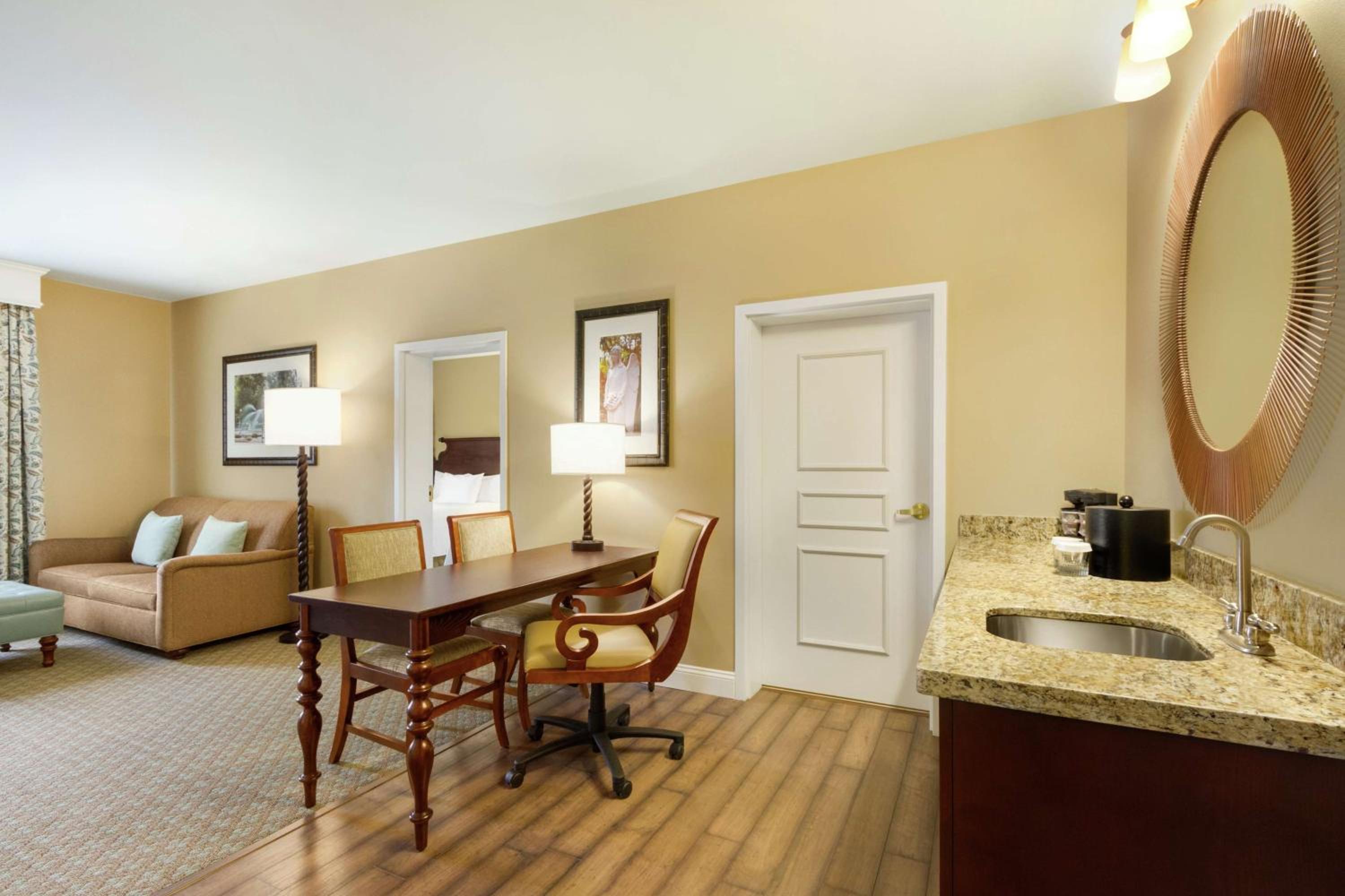 Deluxe Two-Bedroom Suite - Non-Smoking