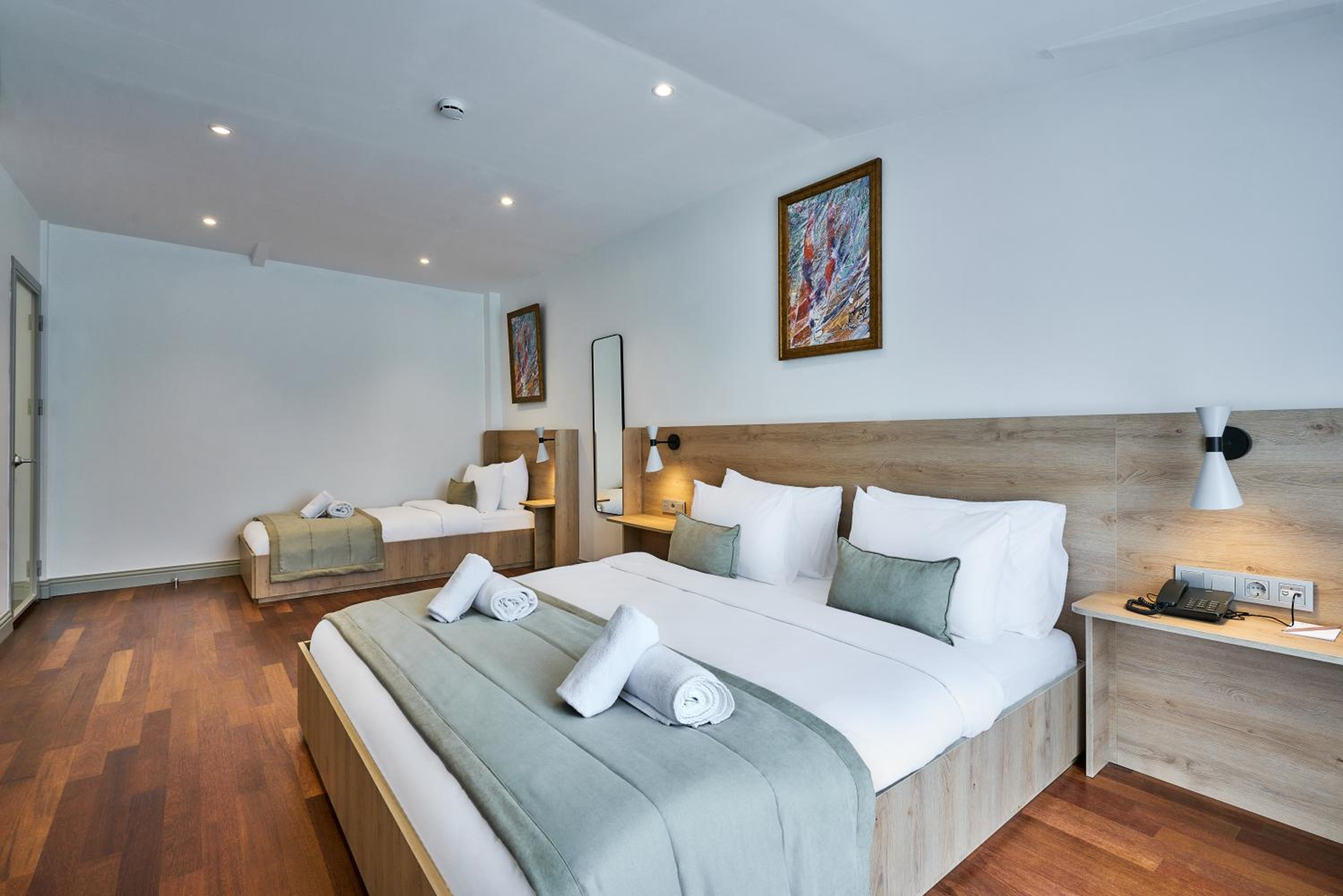 Deluxe Queen Room photo 2