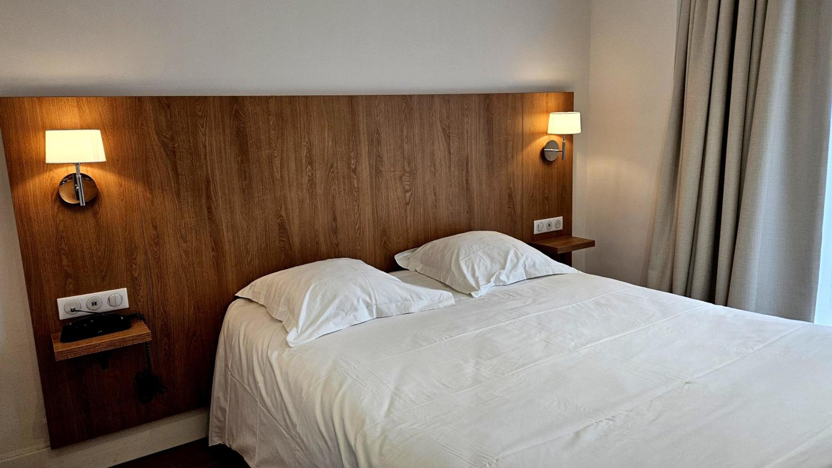 Standard Double or Twin Room - Photo 8
