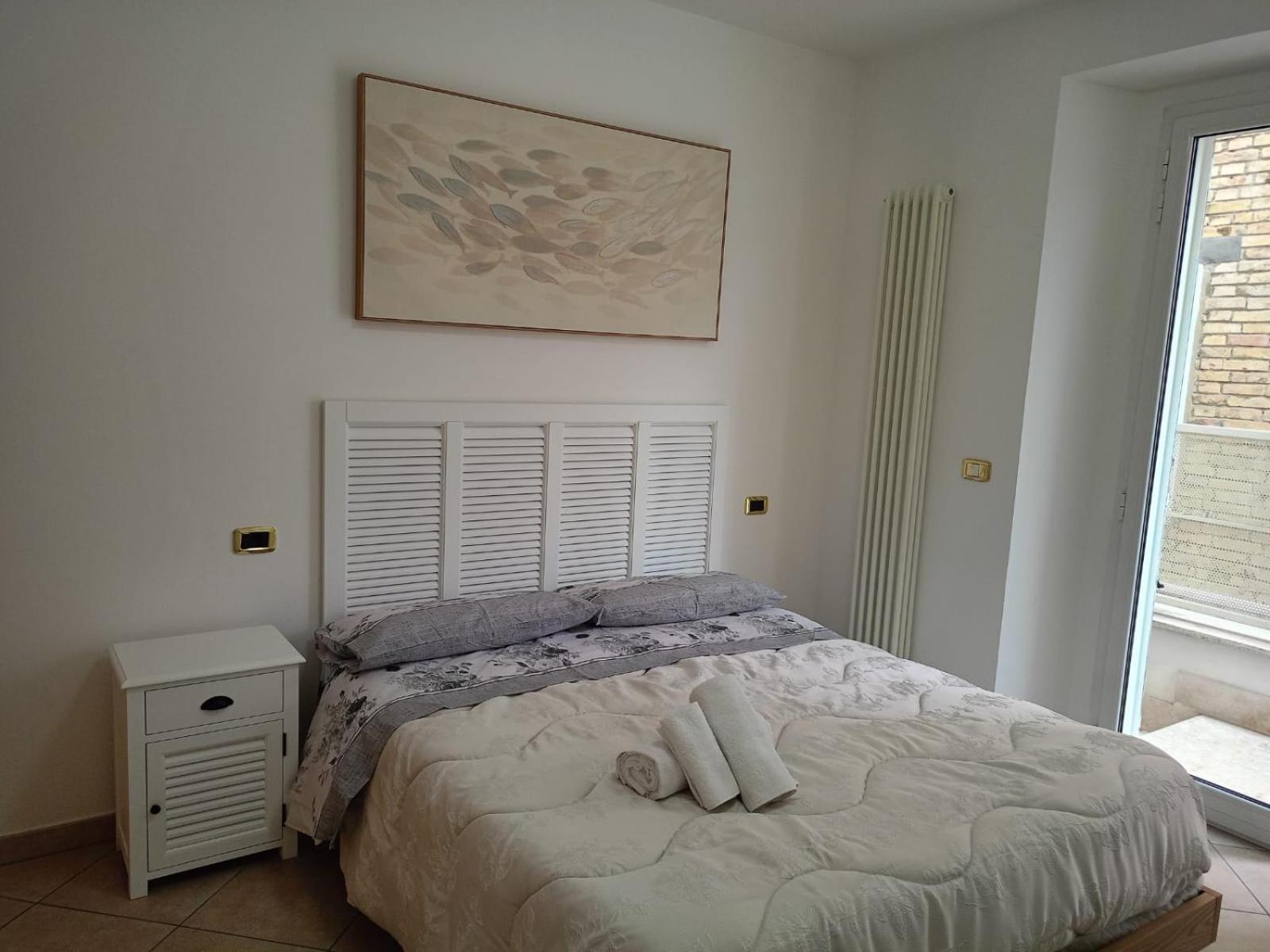 One-Bedroom Apartment photo 1