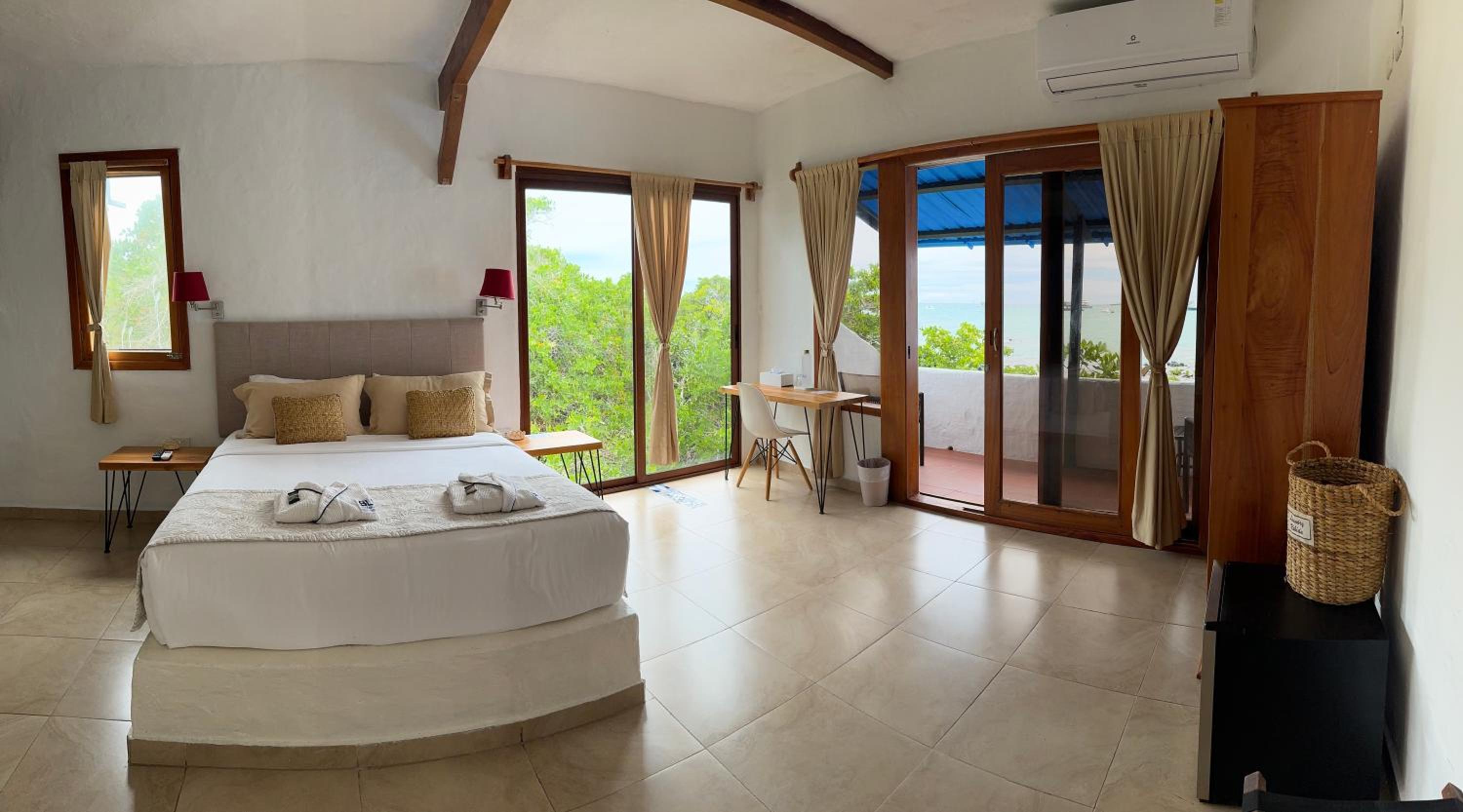 Deluxe Suite With Sea View photo 3
