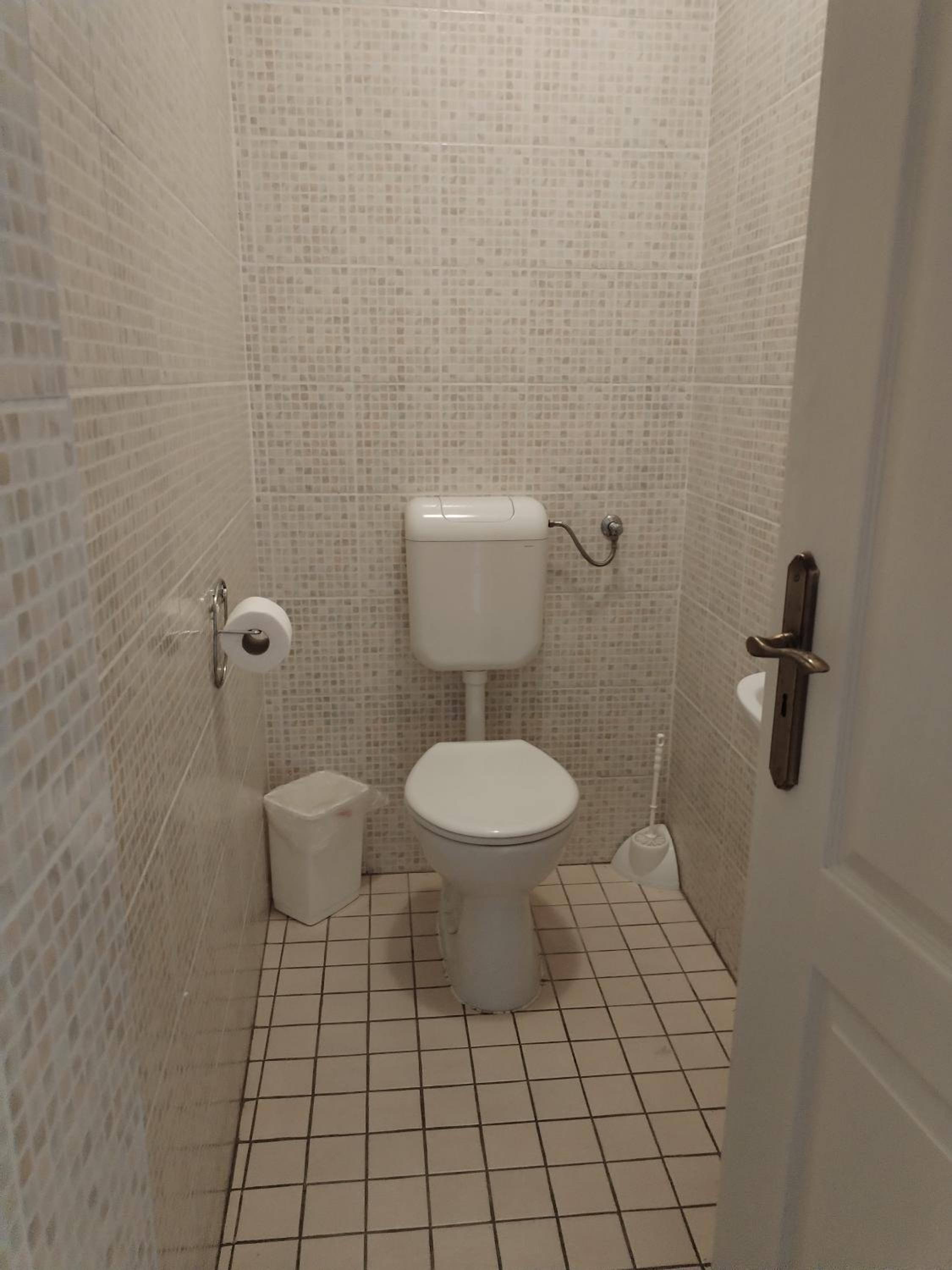 Budget Quadruple Room with Shared Bathroom photo 3