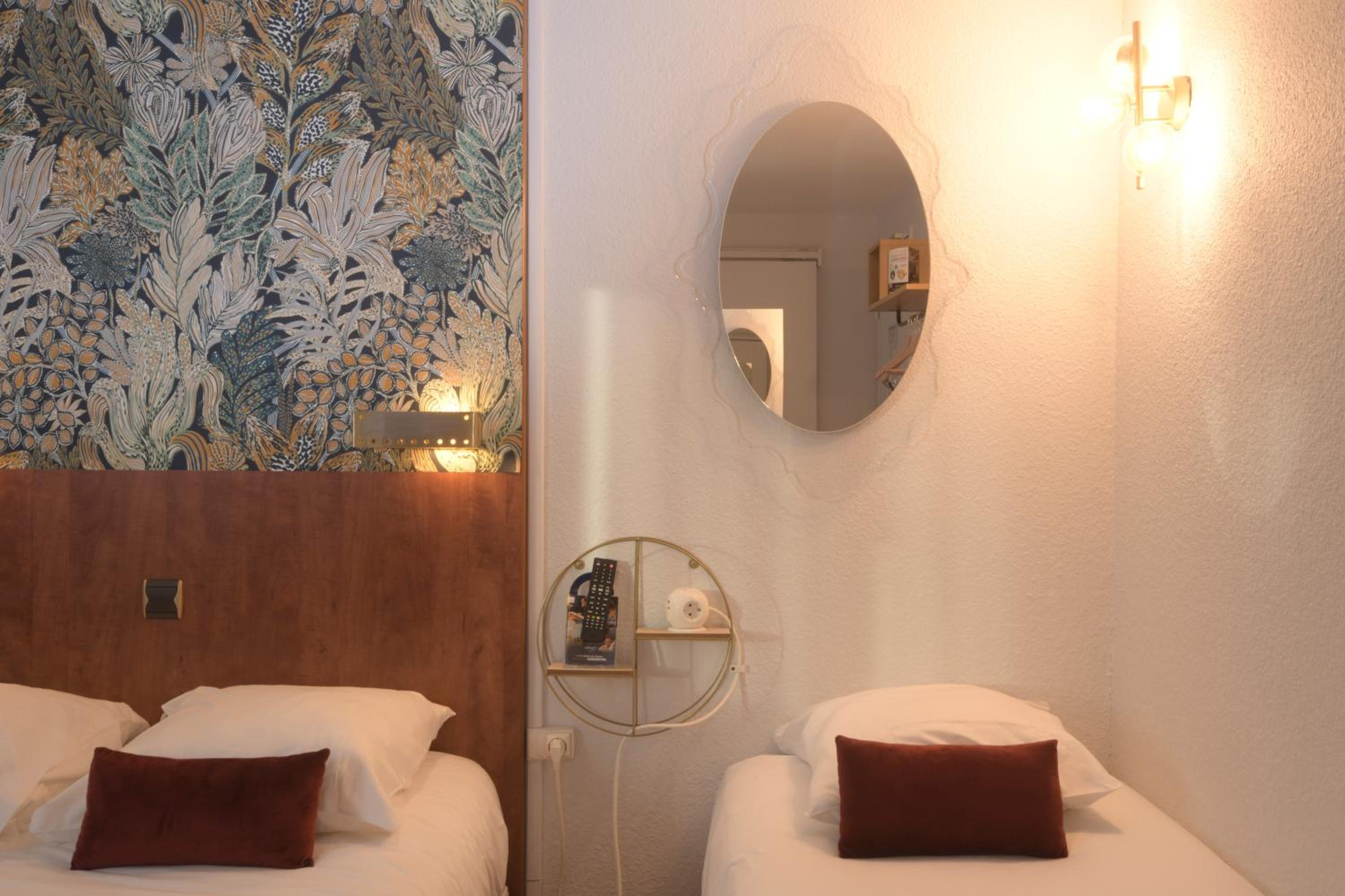 Triple Room With Bath thumbnail 5