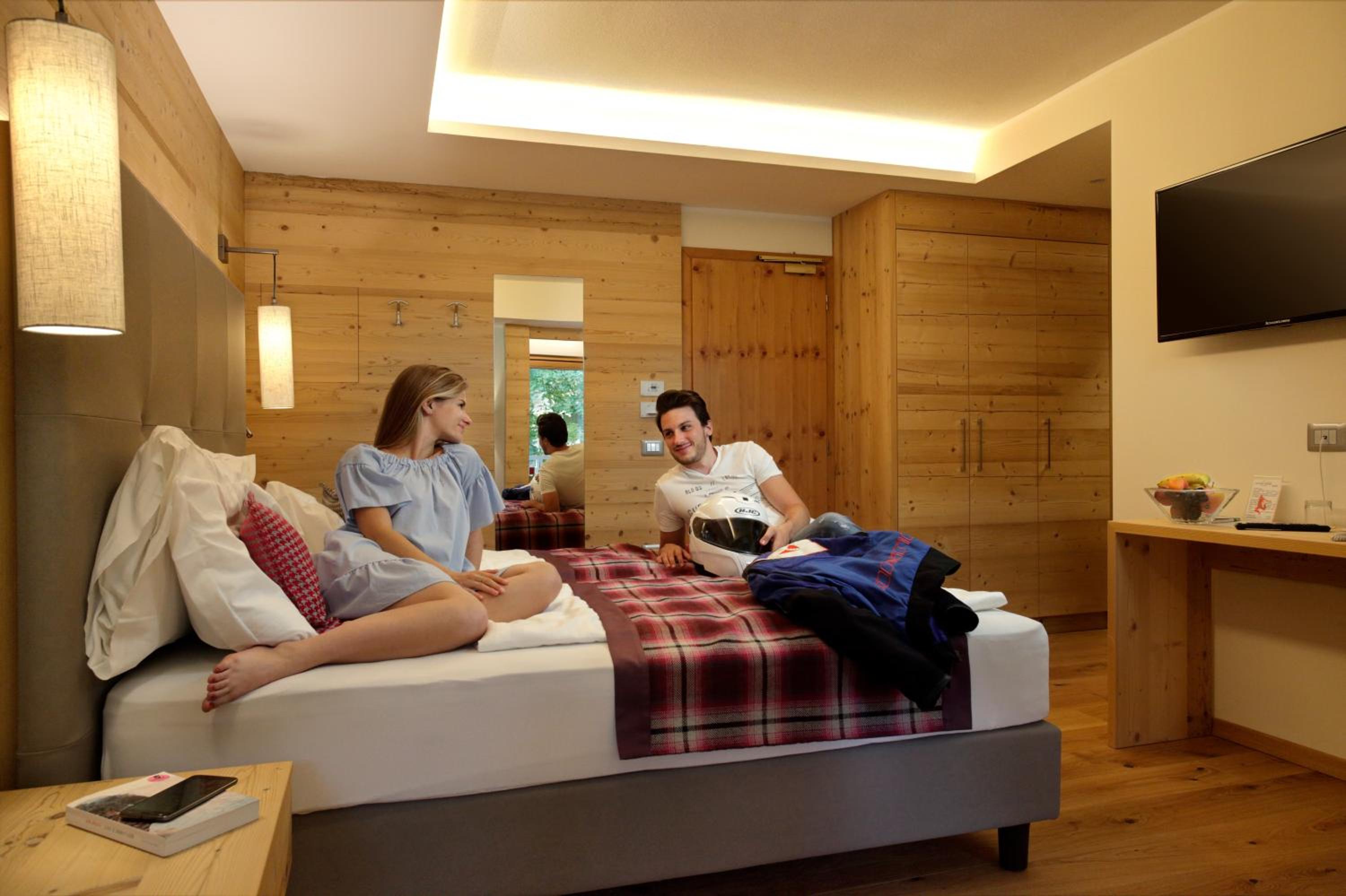 Superior Family Room - Photo 4