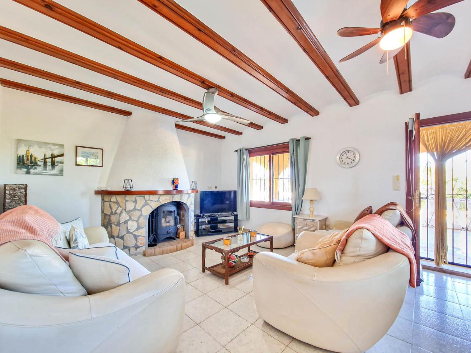Three-Bedroom House photo 3