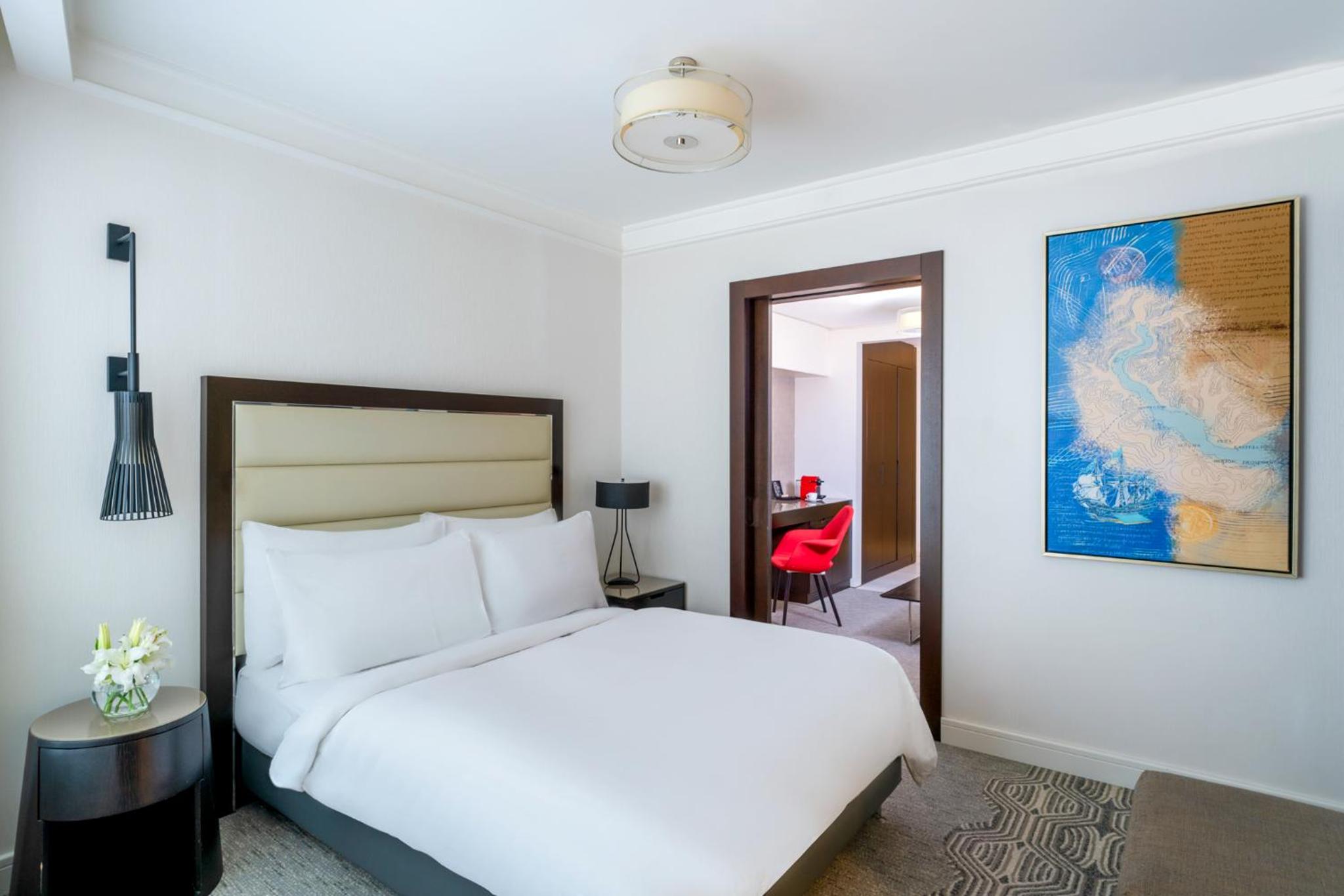 Junior King Suite photo 1