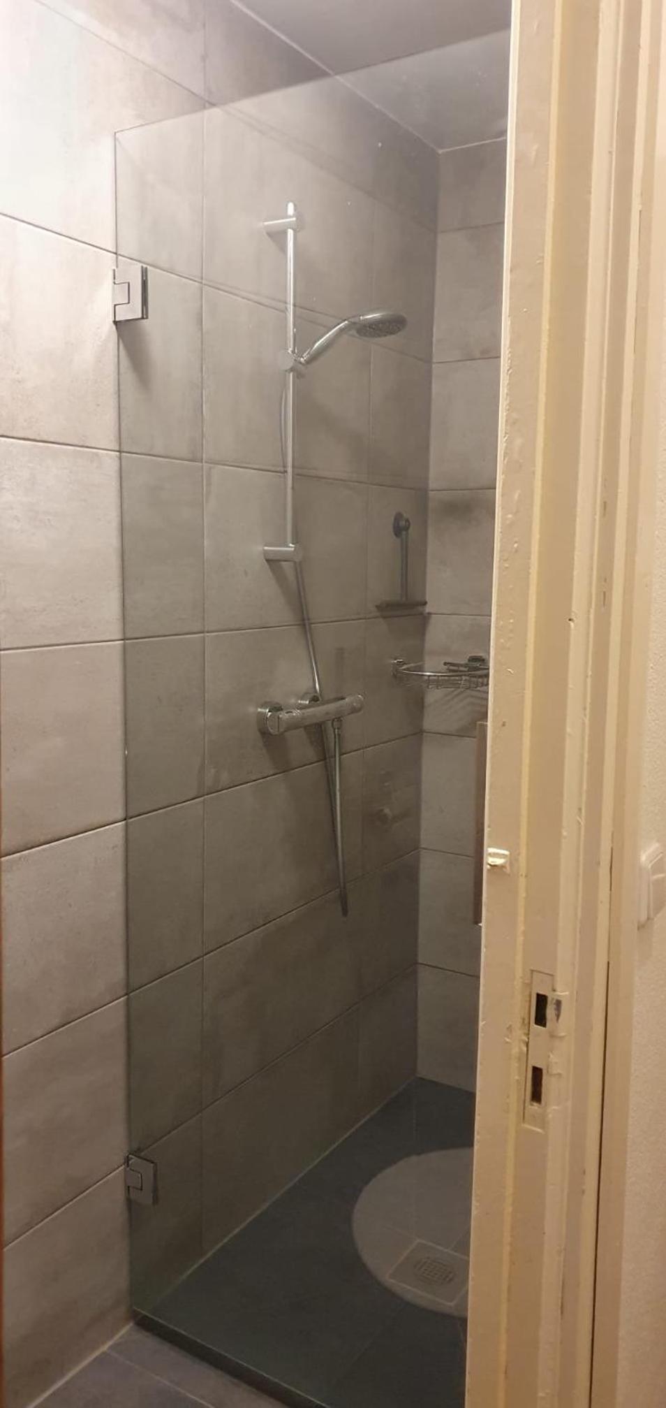 Single Room with Private Bathroom photo 2