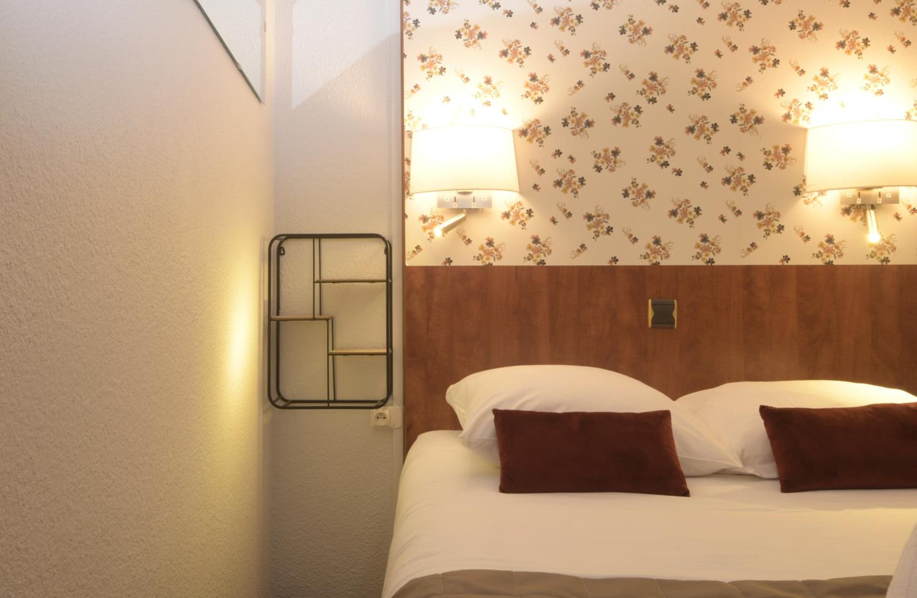Double Room - Photo 12