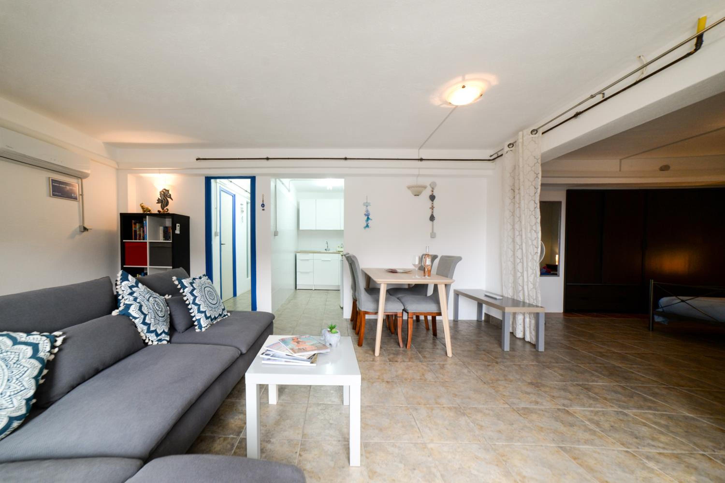 One-Bedroom Apartment photo 3