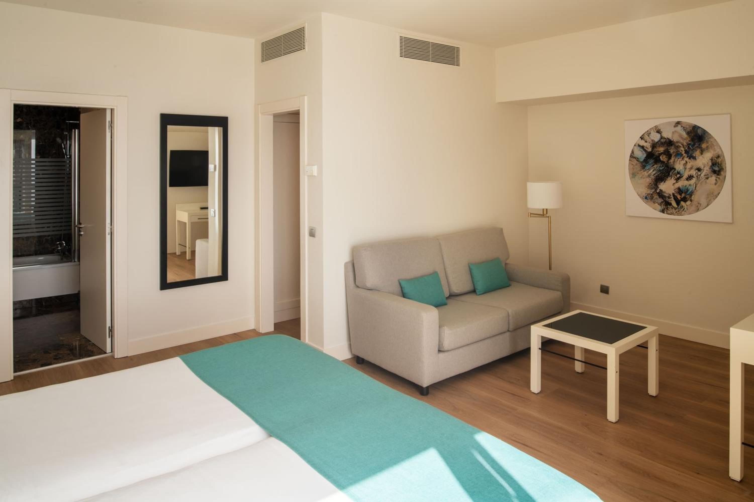 Double Room with Sea View - Photo 2