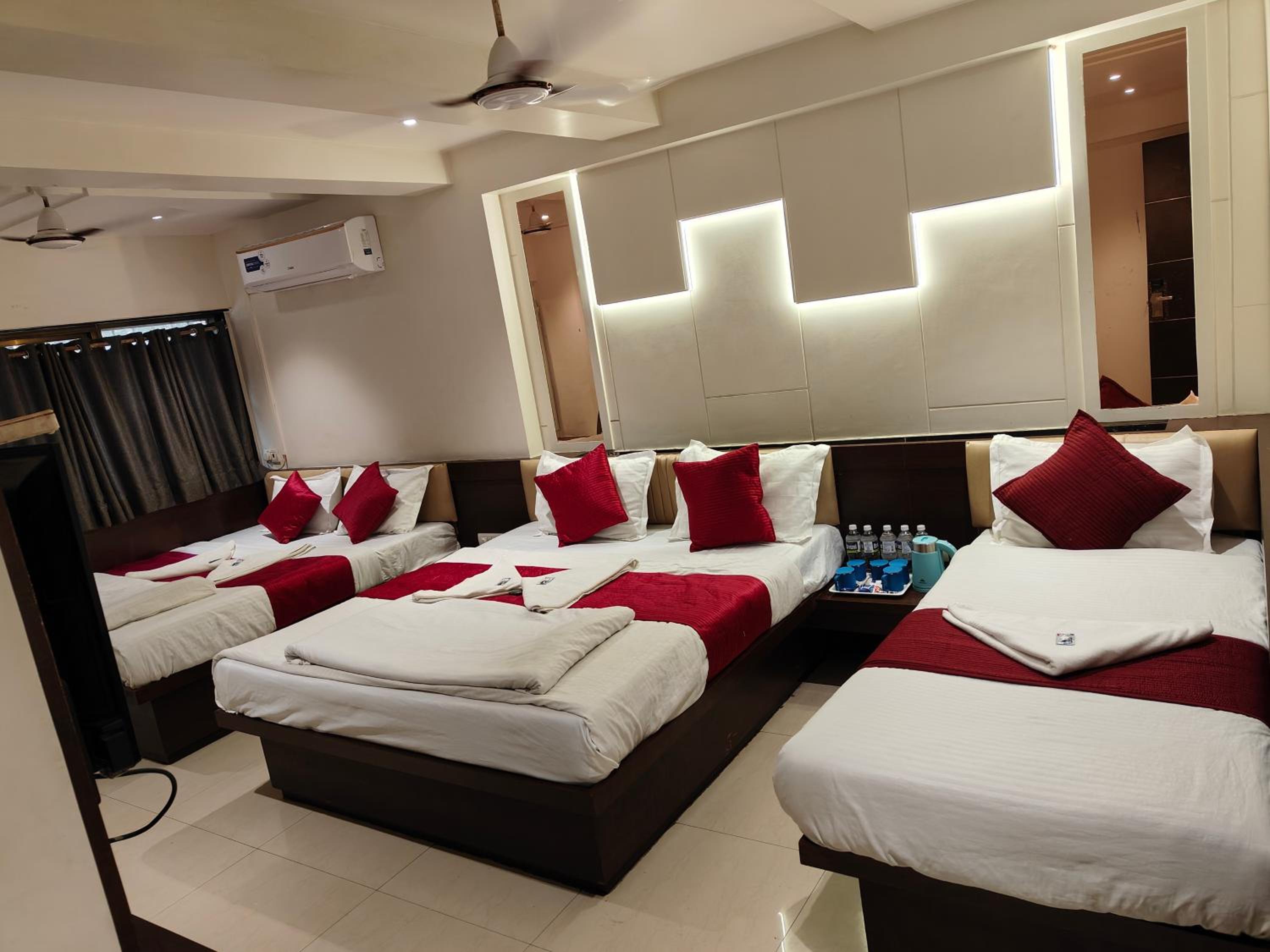 5 BED NON A/C ROOM & 2 BATHROOM - Photo 1