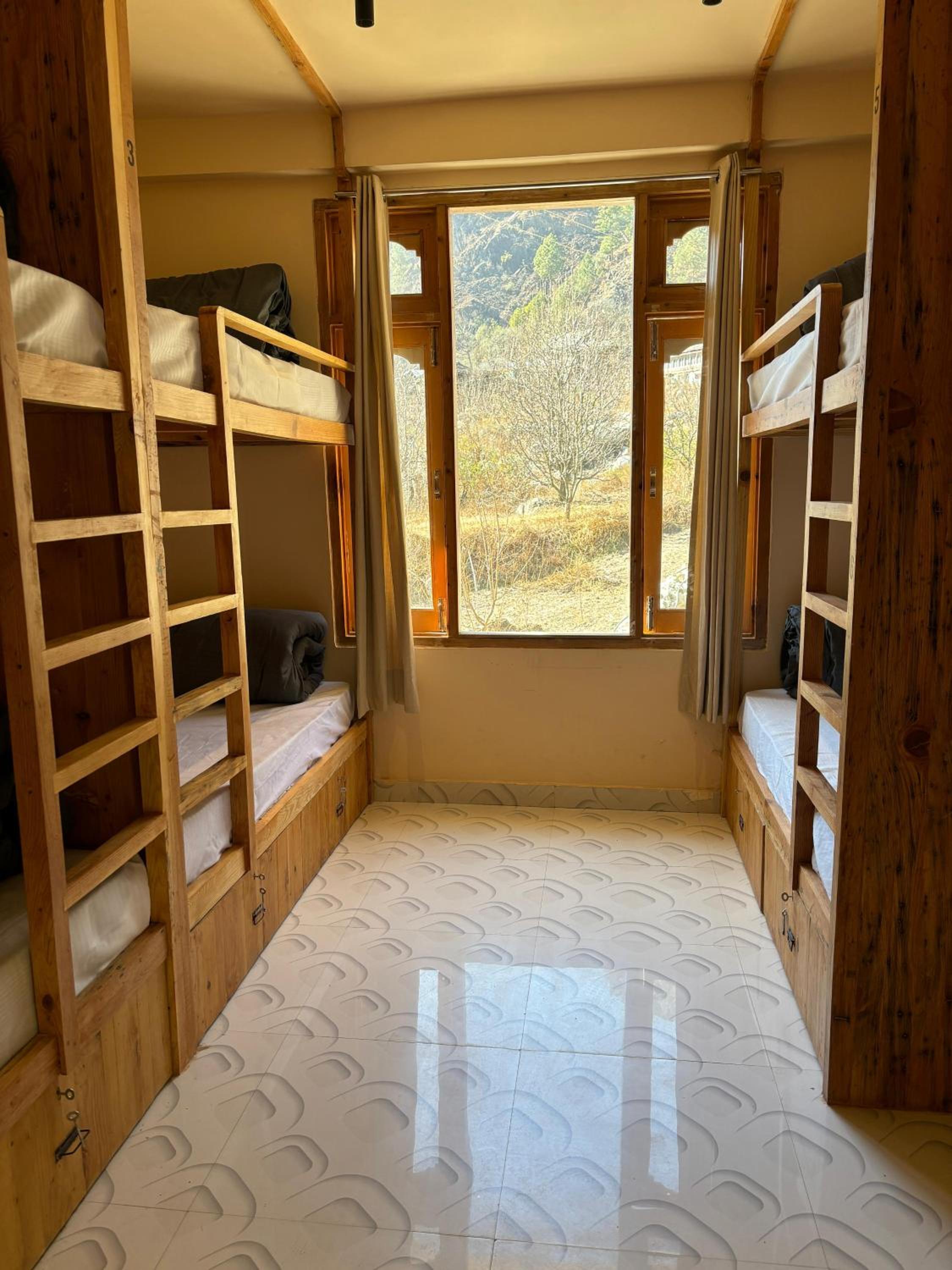 Bed in 6-Bed Mixed Dormitory Room photo 2