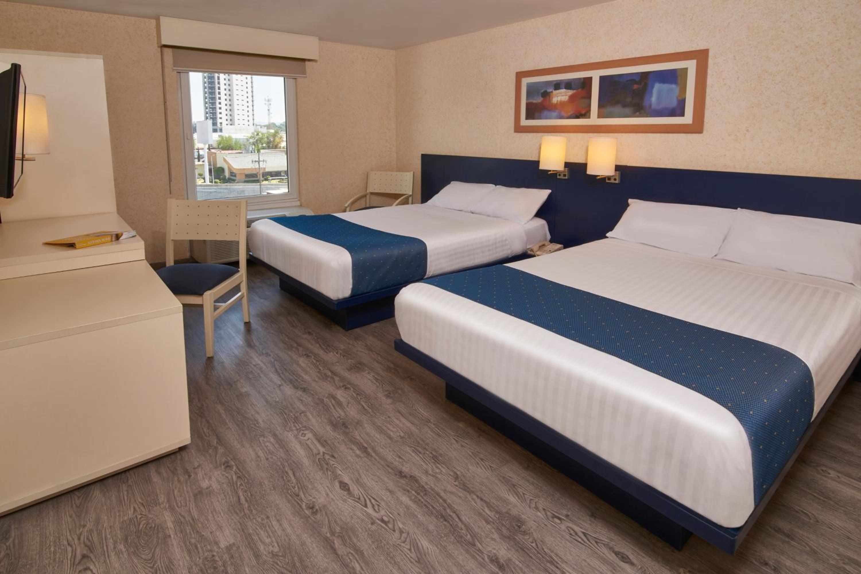 Double Room with Two Double Beds - Photo 8