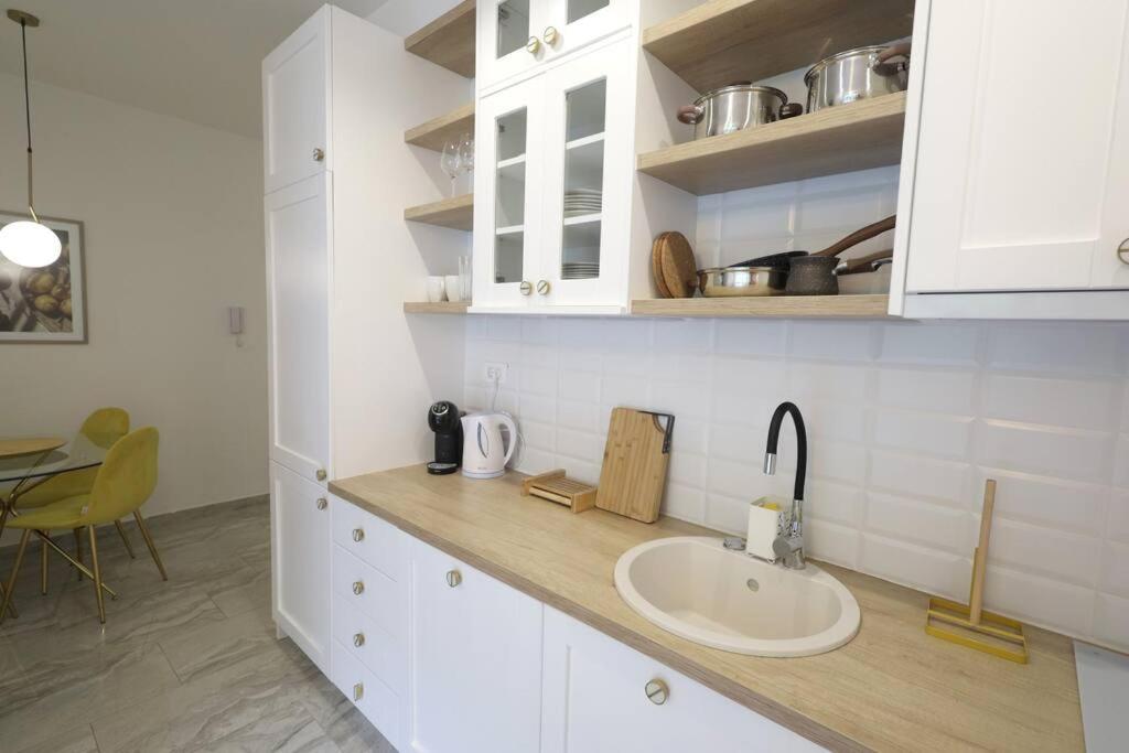 One-Bedroom Apartment with Balcony photo 3
