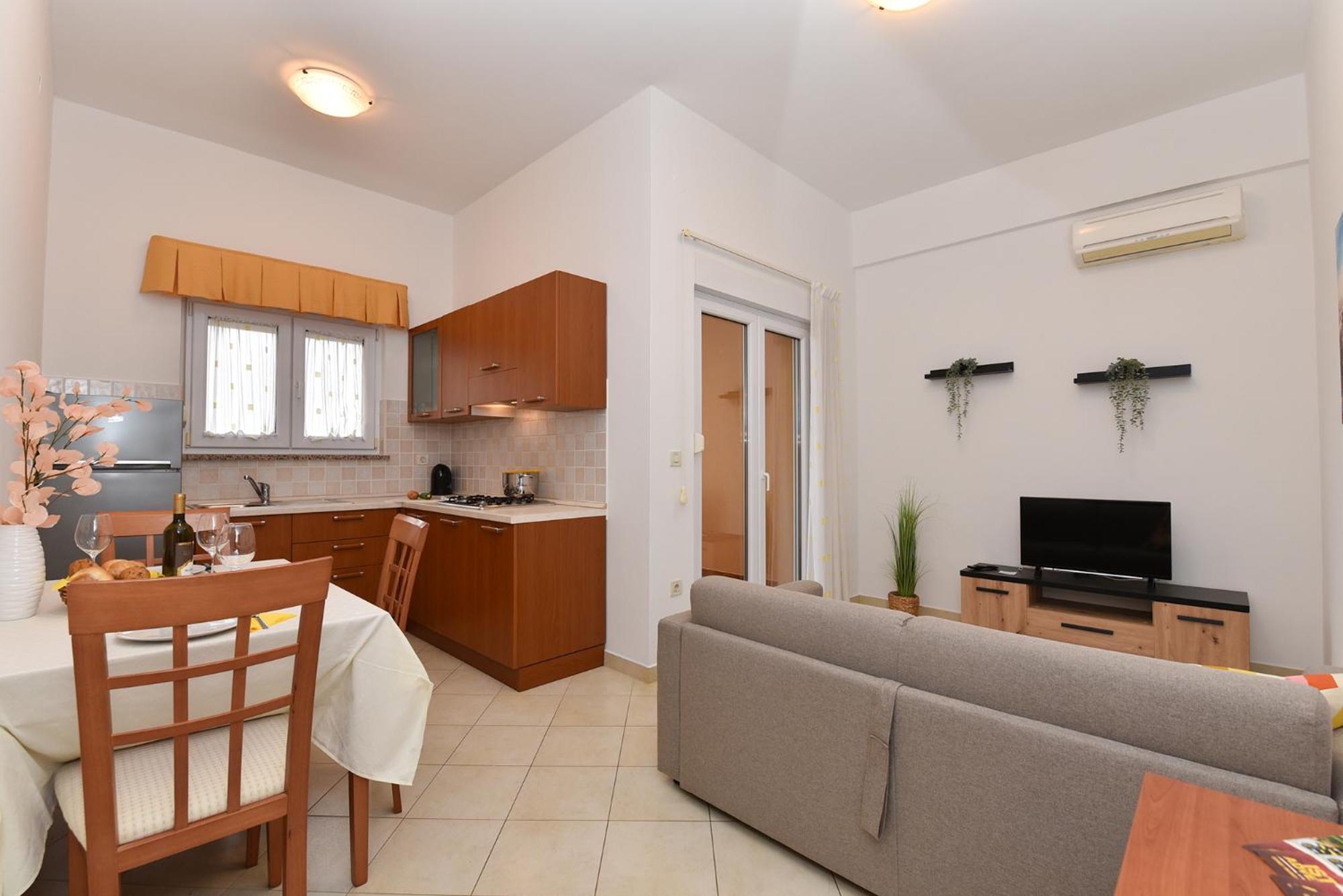 One-Bedroom Apartment photo 1