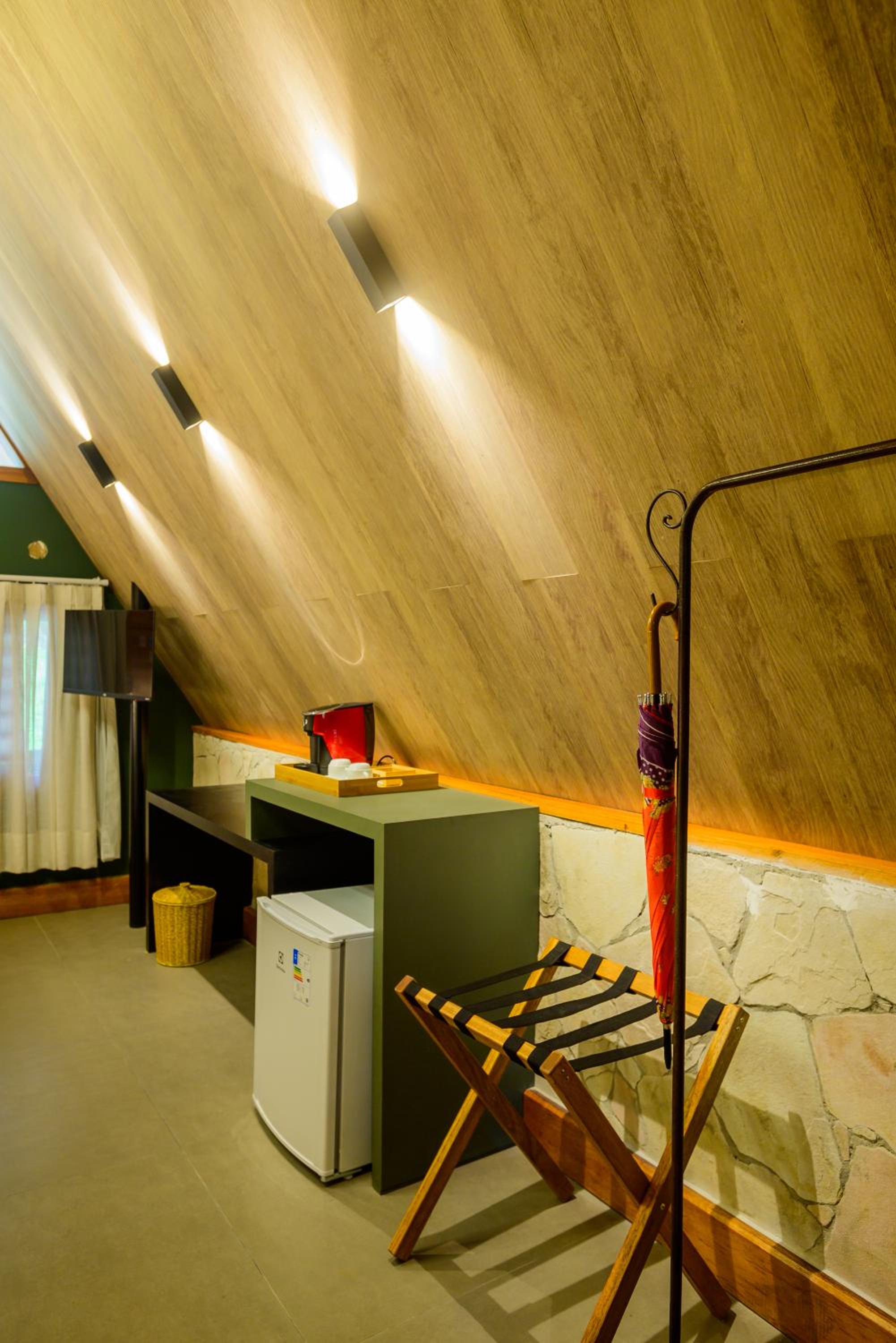 Suite - Photo 13