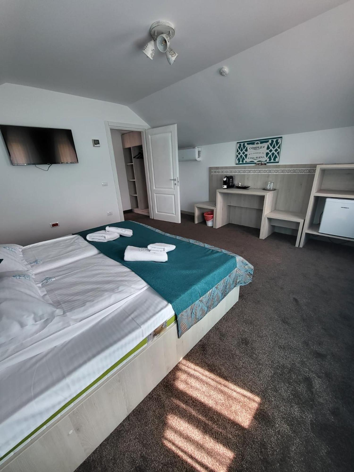 Double Room with Balcony - Photo 1