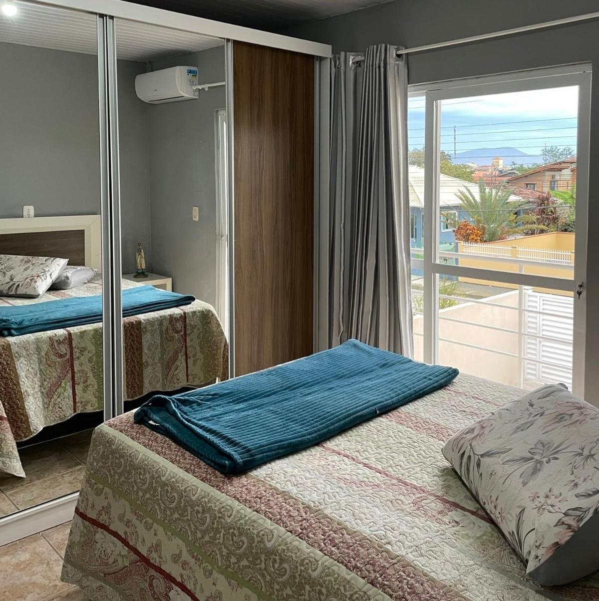 Three-Bedroom House photo 3
