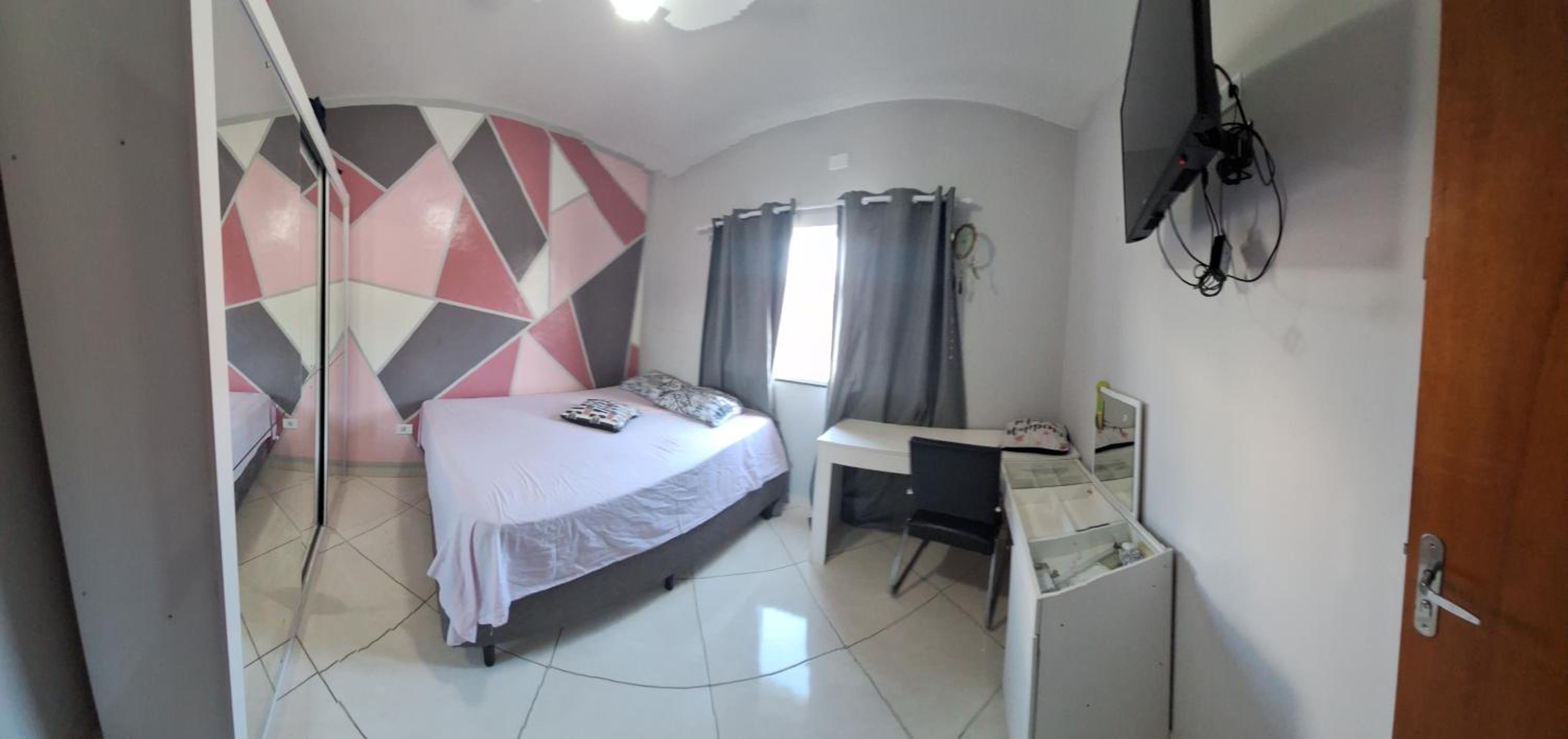 Three-Bedroom House photo 3
