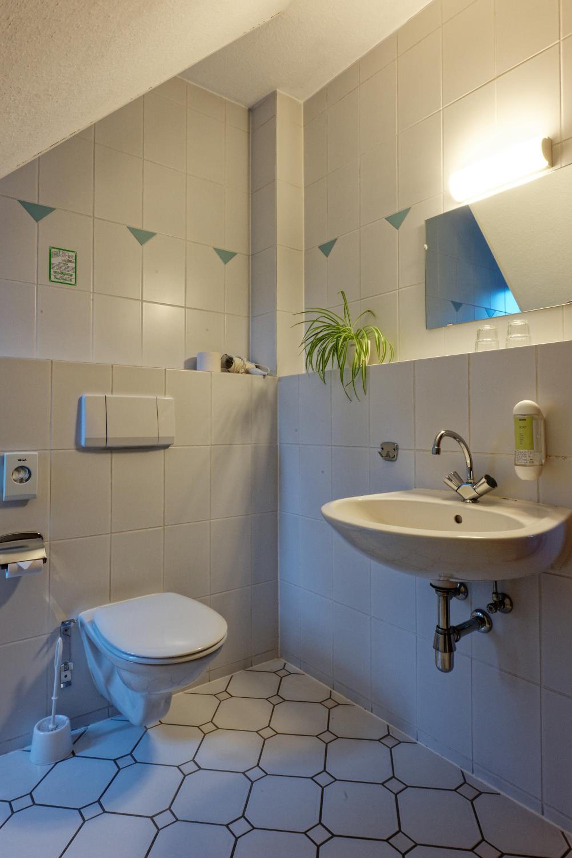 Double or Twin Room - Photo 3