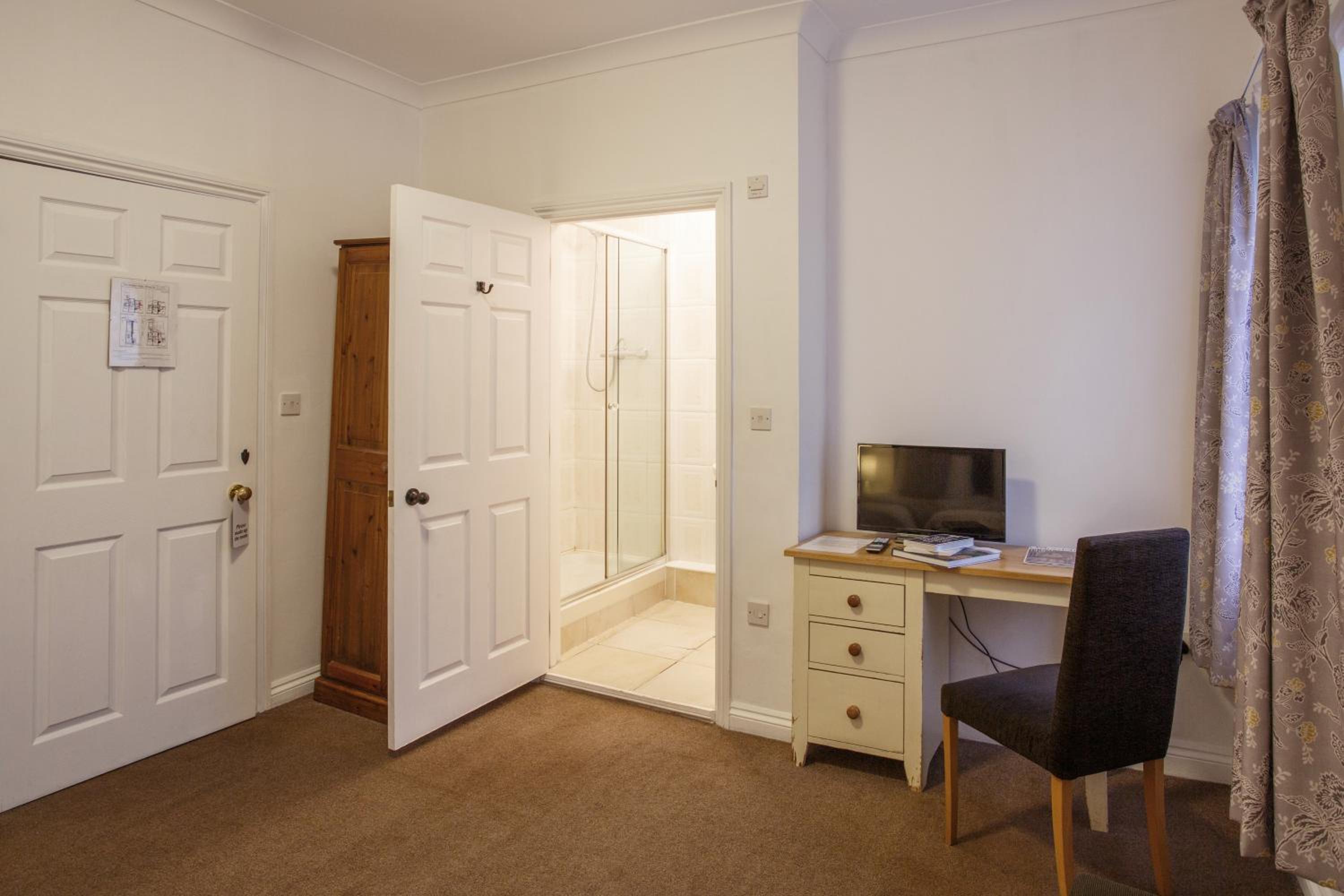 Small Twin Room photo 1