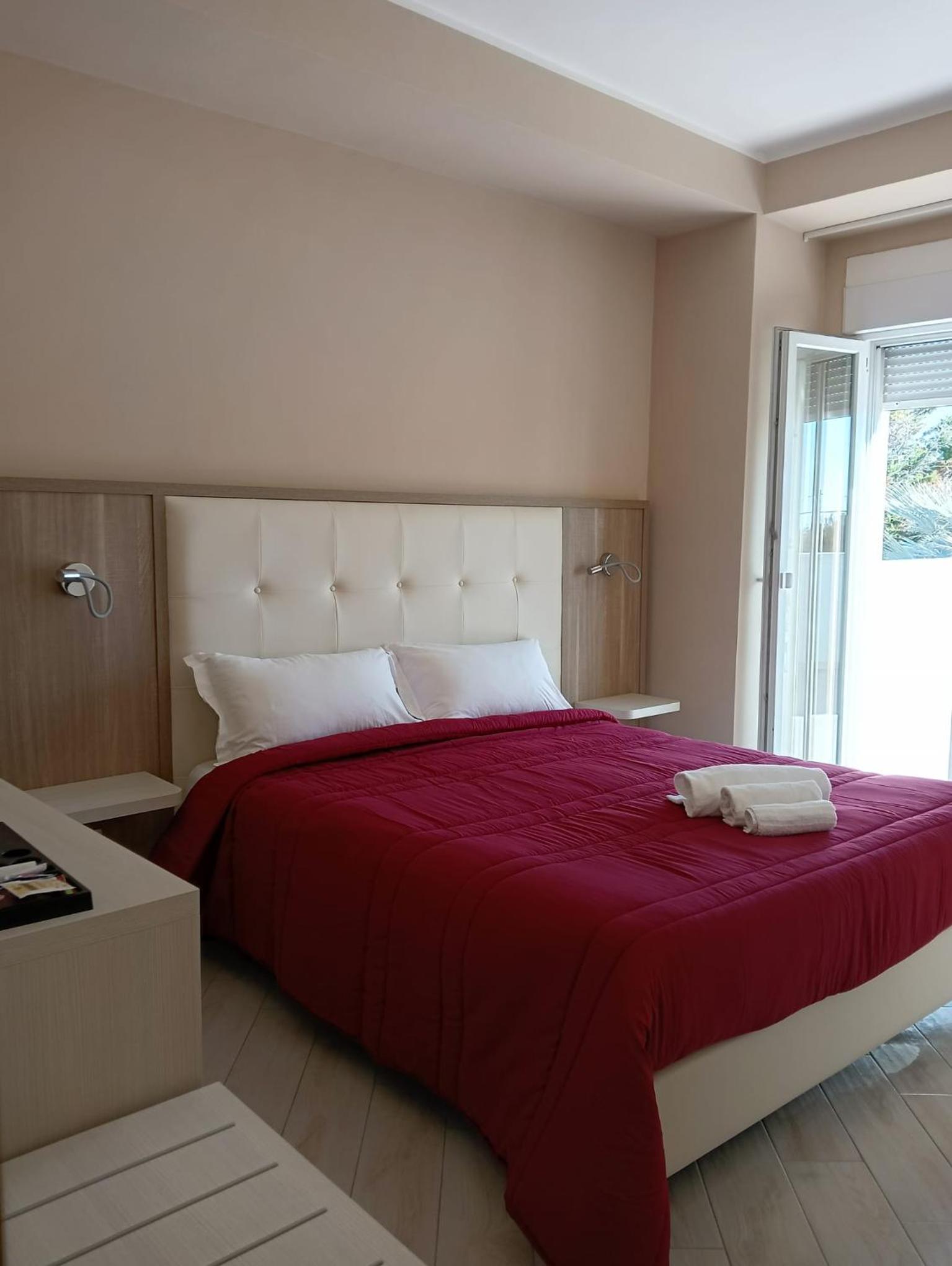 Double Room with Garden View - Photo 6