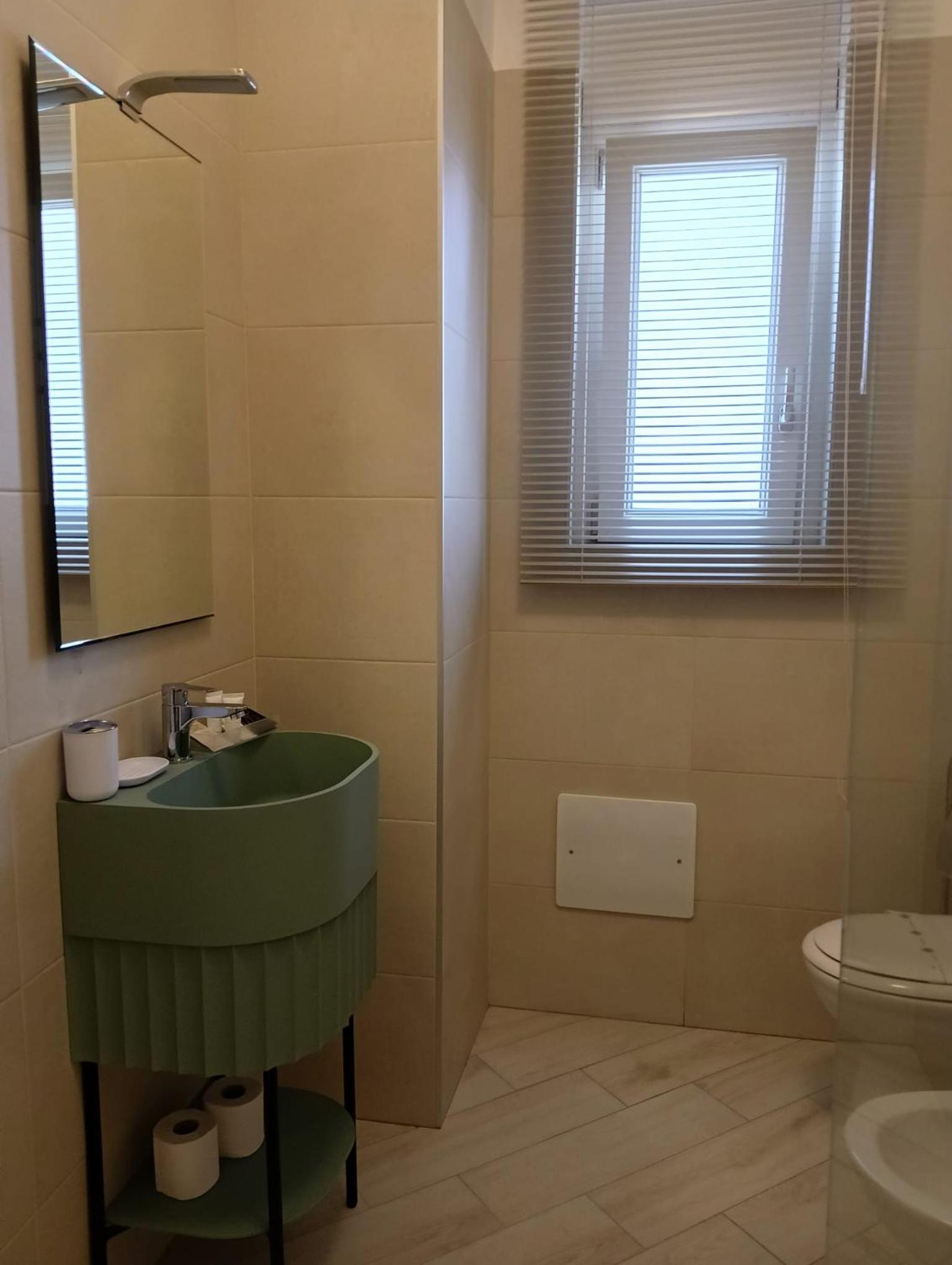 Double Room with Garden View - Photo 8