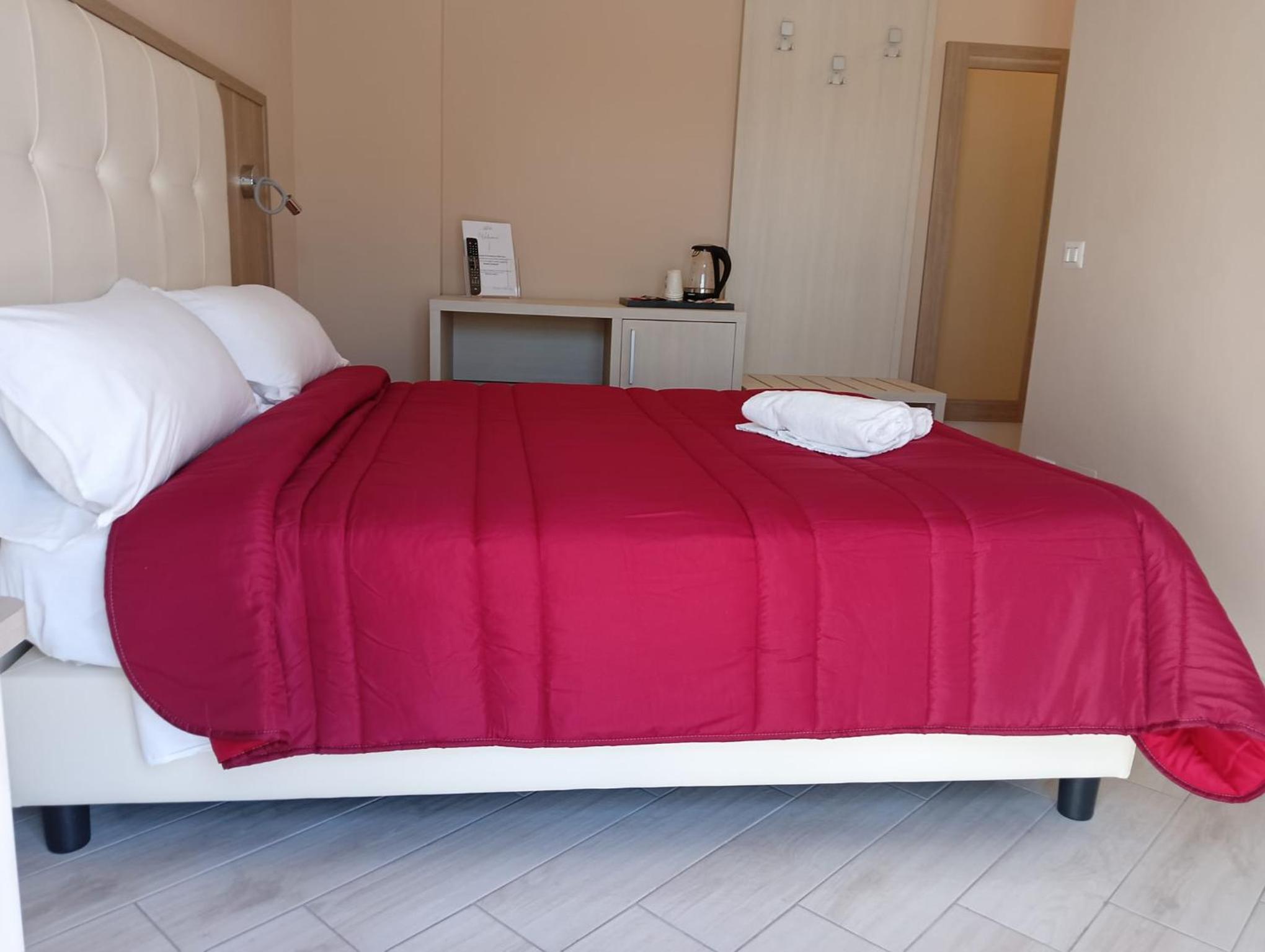 Double Room with Garden View - Photo 4