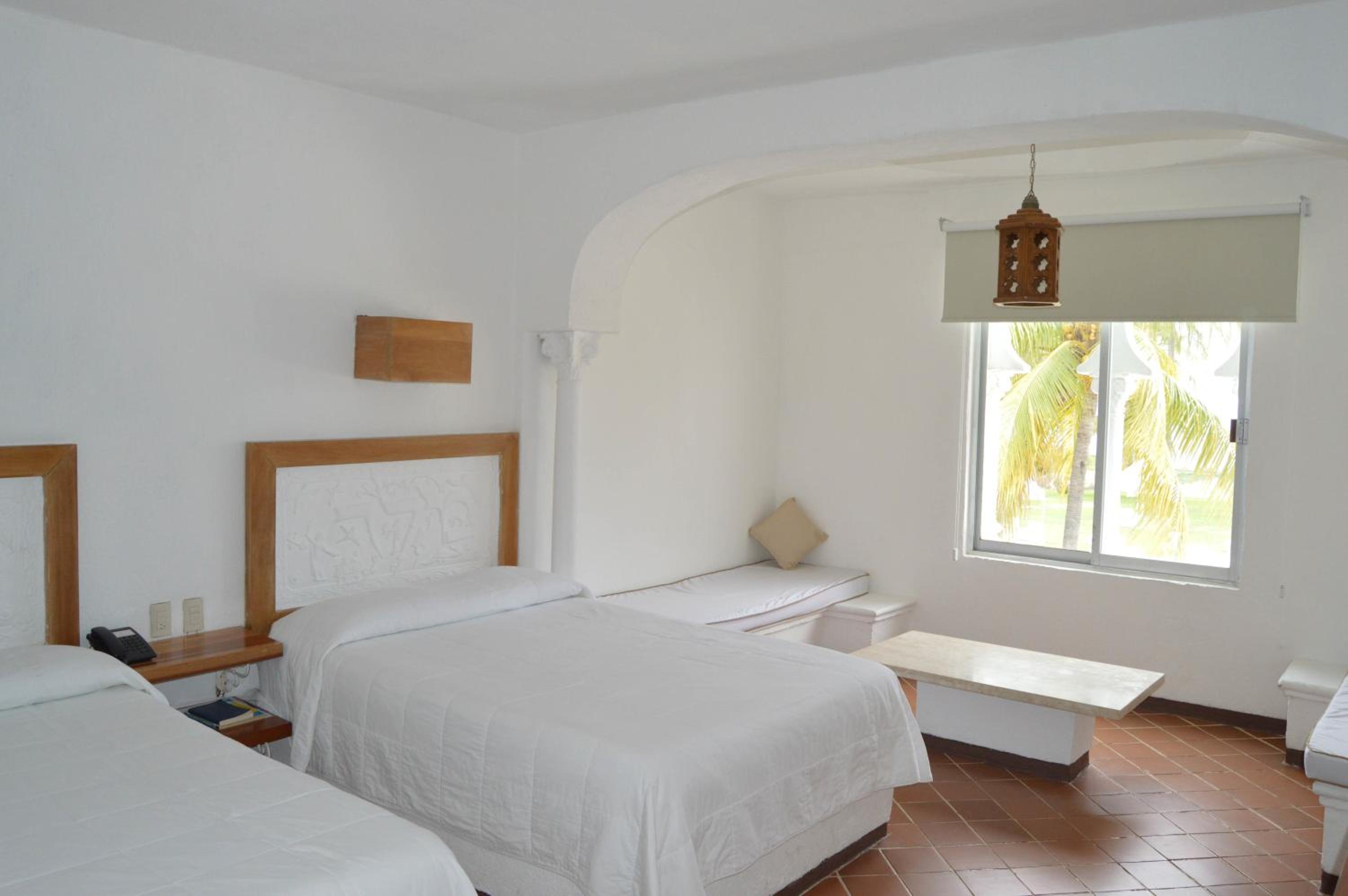 Double Room with Two Double Beds - Photo 6