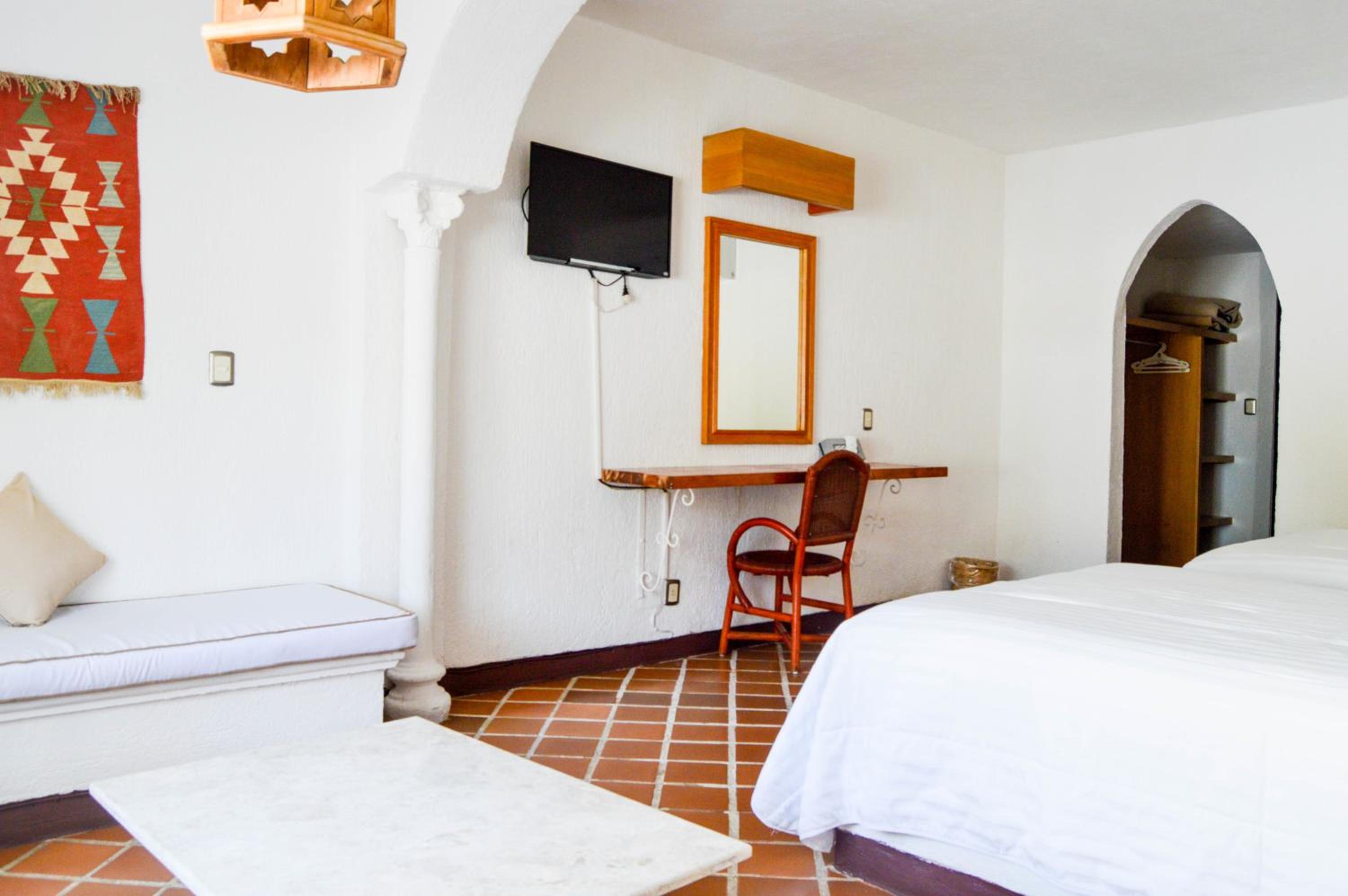 Double Room with Two Double Beds - Photo 12