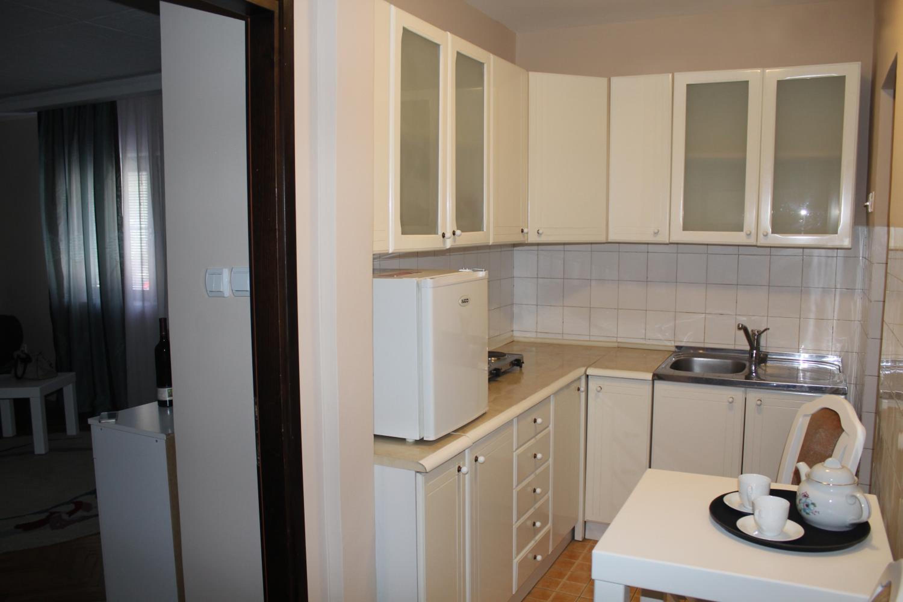 Apartment with Terrace - Photo 9
