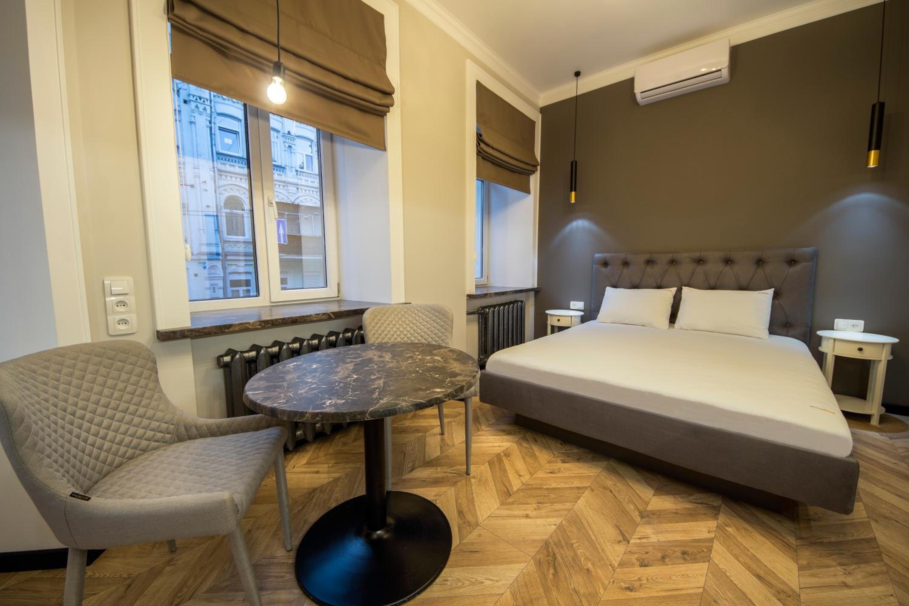 Deluxe Apartment with Balcony - Mala Zhytomyrska str. 18