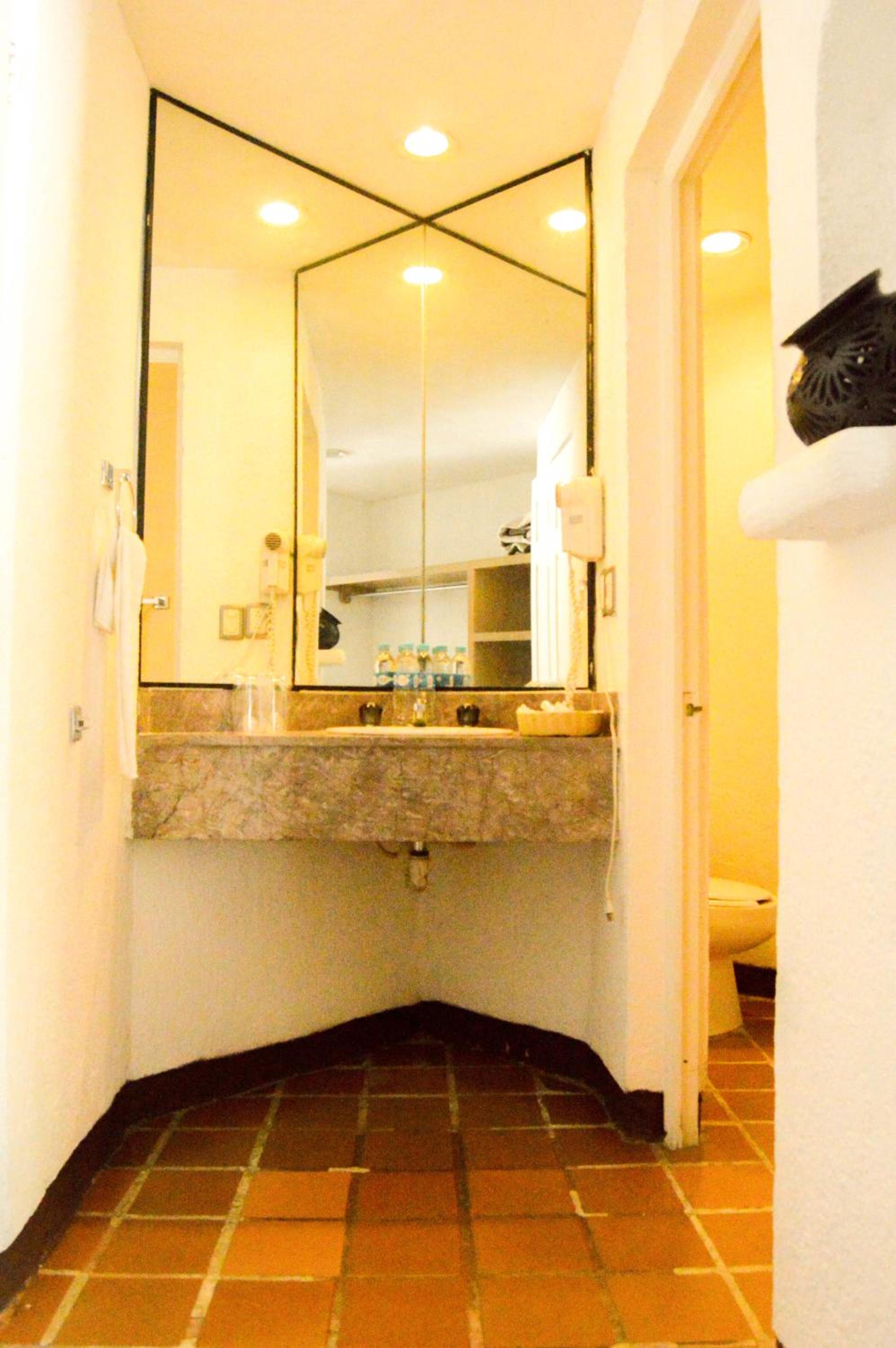 Double Room with Two Double Beds - Photo 9