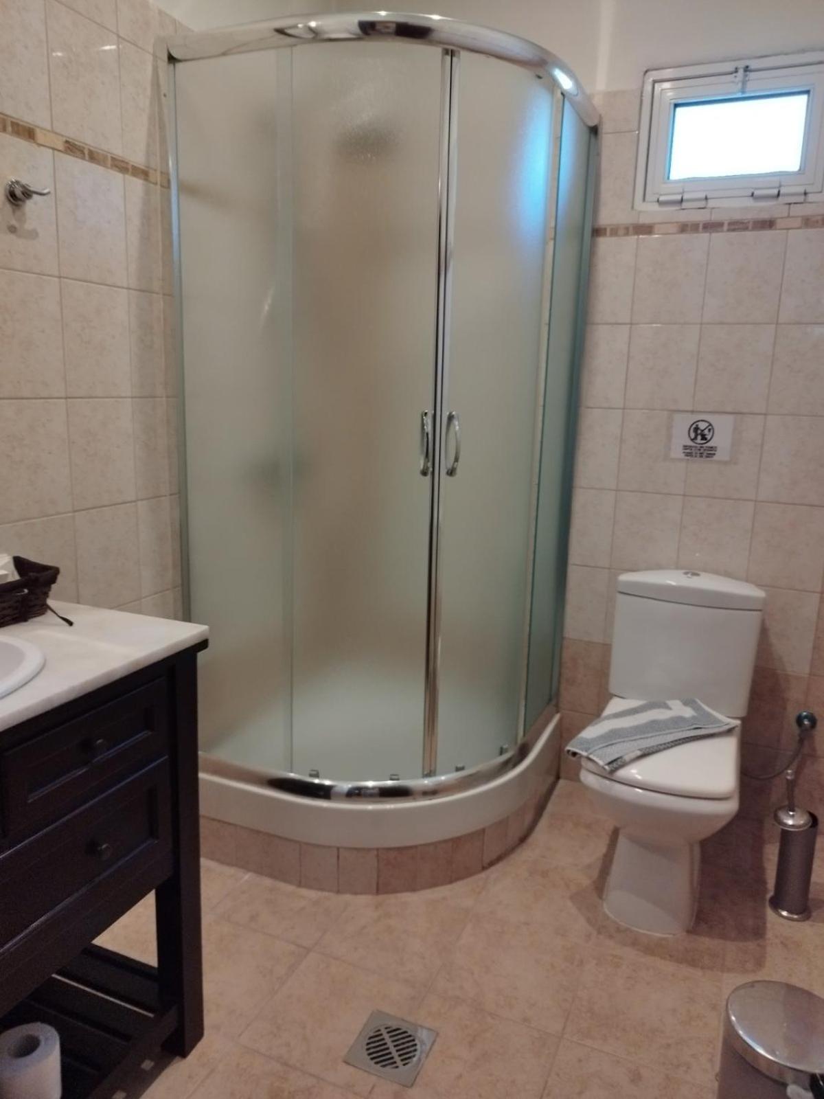 Three-Bedroom Apartment - Photo 3