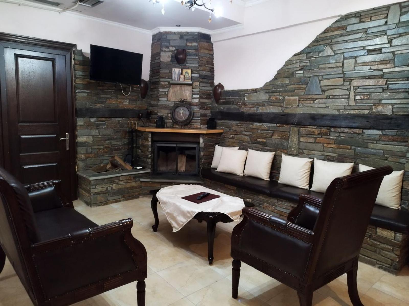 Three-Bedroom Apartment - Photo 7